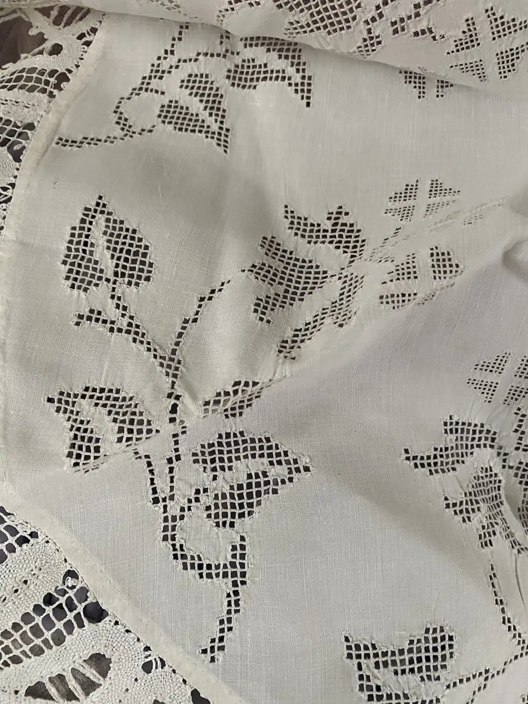 Antique Lace Tablecloth White Round Shabby Chic