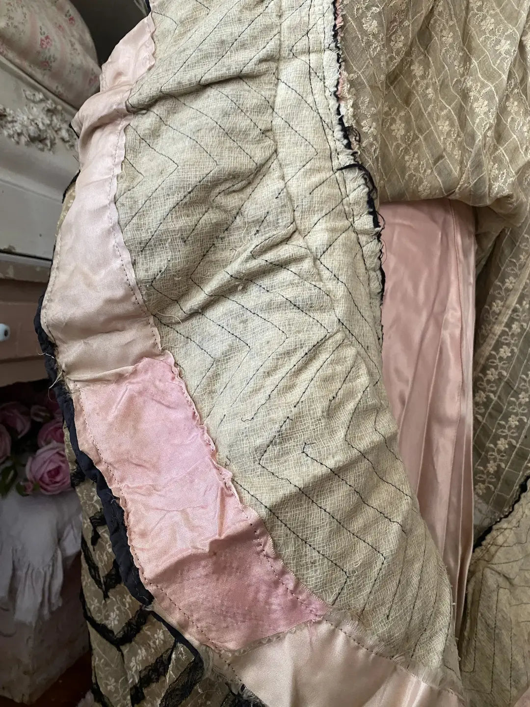 Antique Theater Skirt Black White Pink Lace