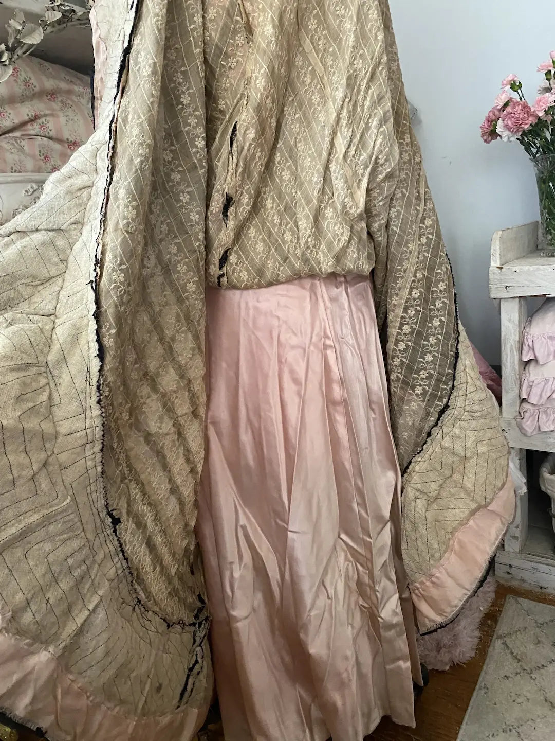 Antique Theater Skirt Black White Pink Lace