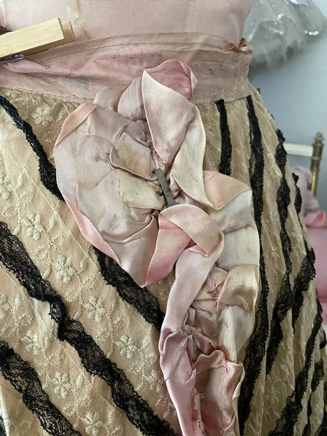 Antique Theater Skirt Black White Pink Lace