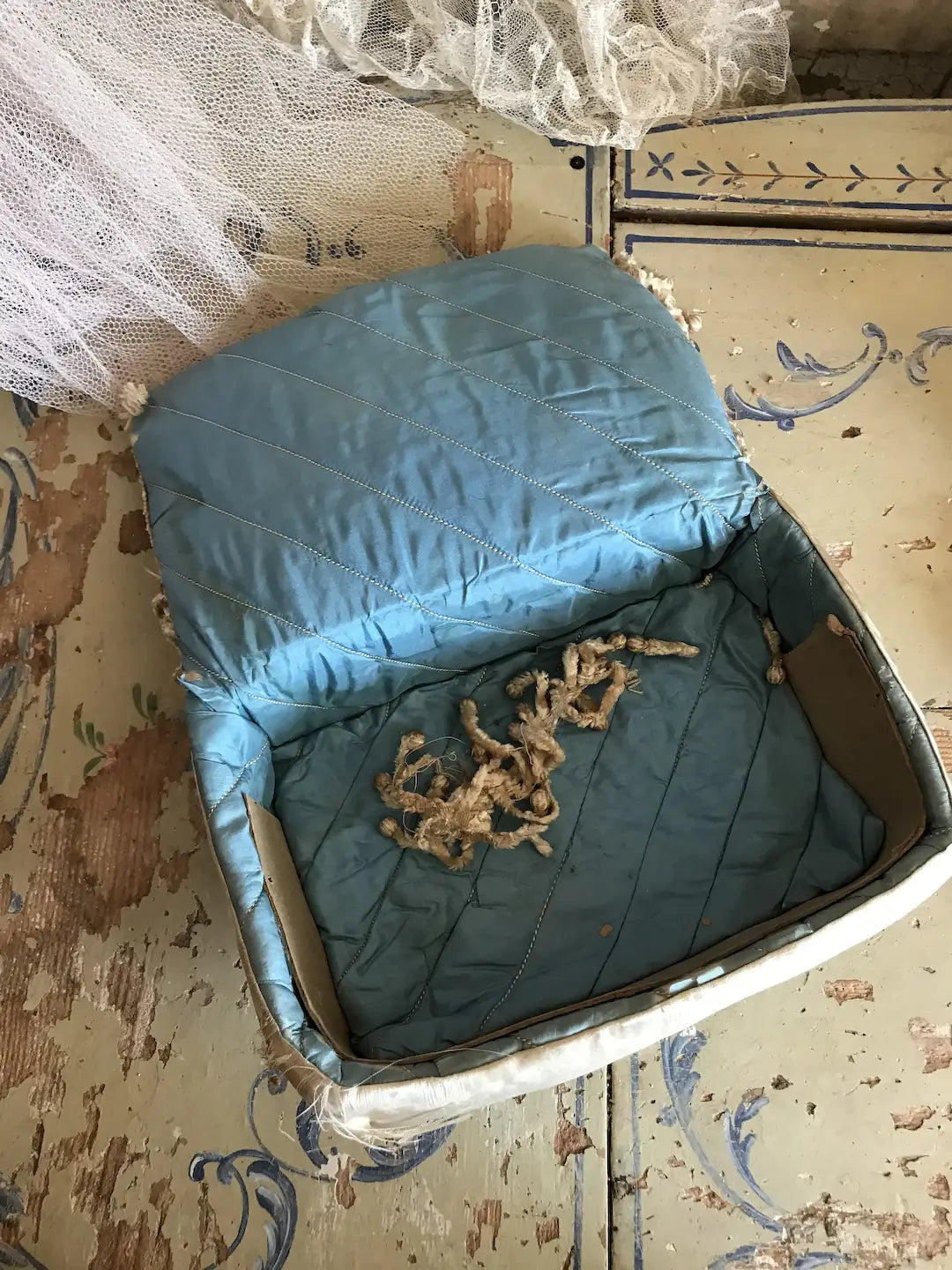 Antique Birth Welcoming Cushion Box Silk