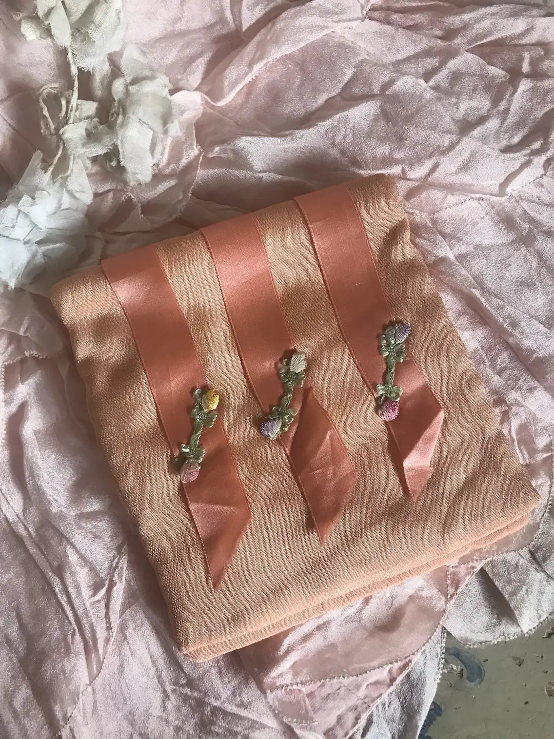 Vintage Peach Ribbonwork Hankie Holder Keeper