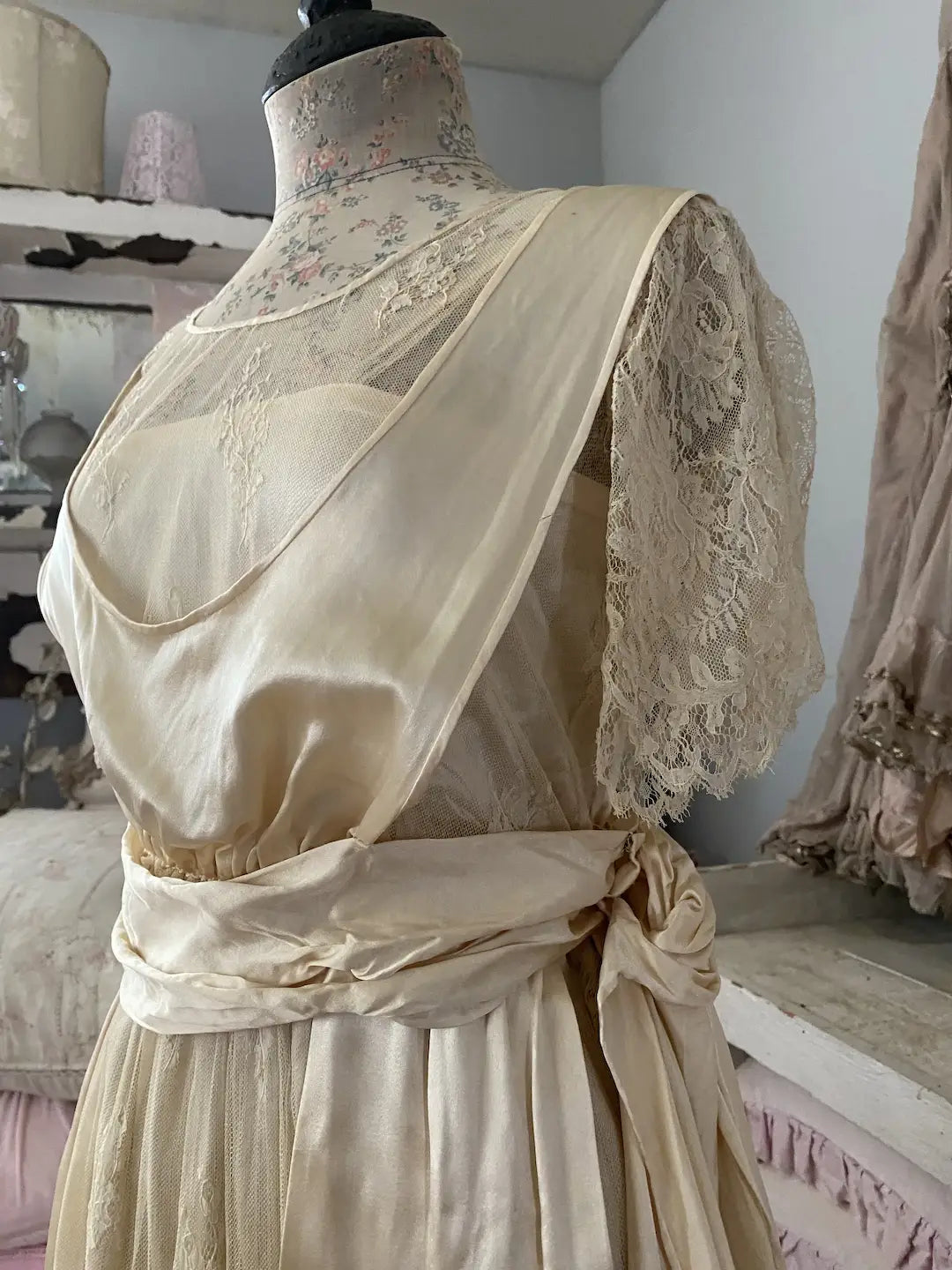 Antique 1920s Wedding Dress Silk Chantilly Lace