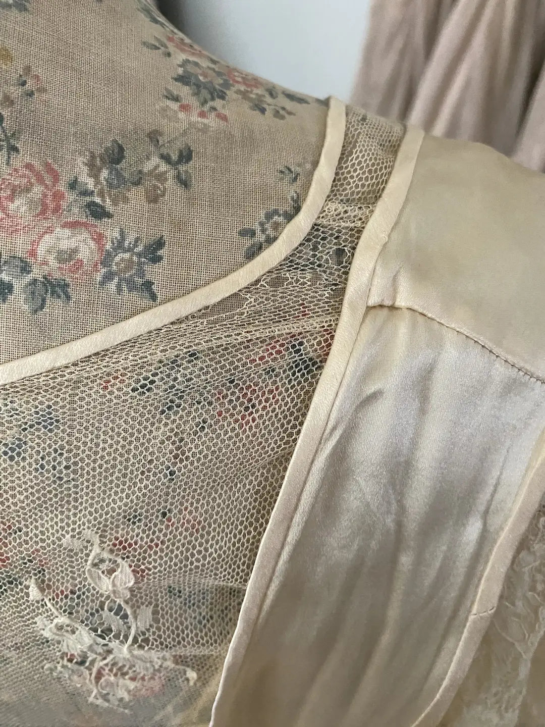 Antique 1920s Wedding Dress Silk Chantilly Lace