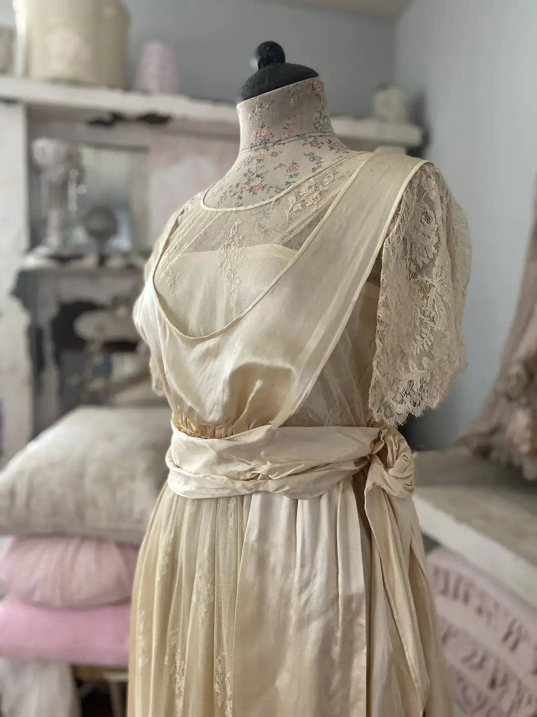 Antique 1920s Wedding Dress Silk Chantilly Lace