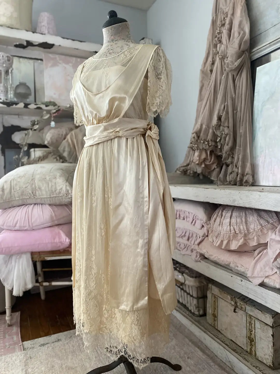 Antique 1920s Wedding Dress Silk Chantilly Lace