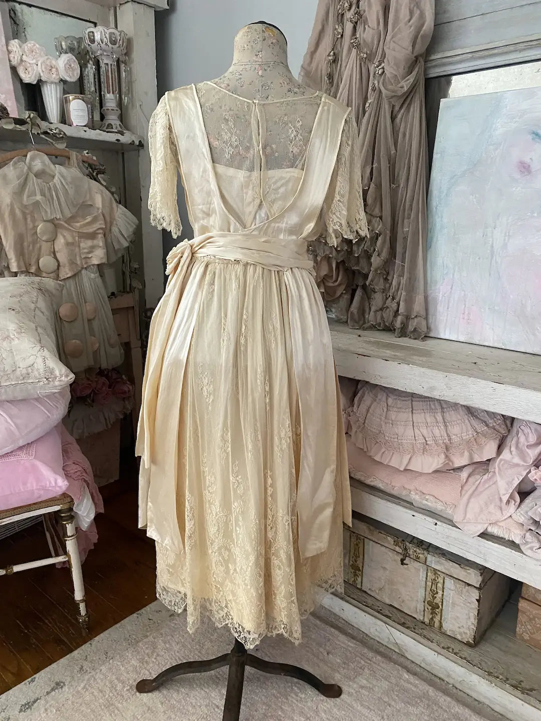 Antique 1920s Wedding Dress Silk Chantilly Lace