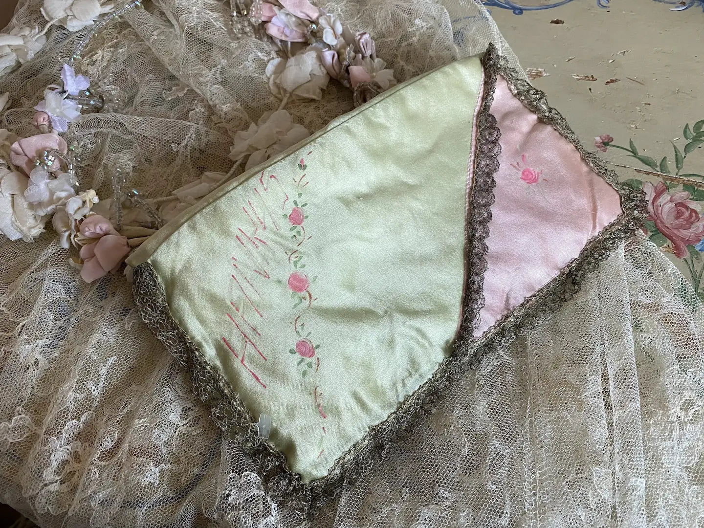 Antique Pink Silk Hankie Holder Metallic Lace Trim
