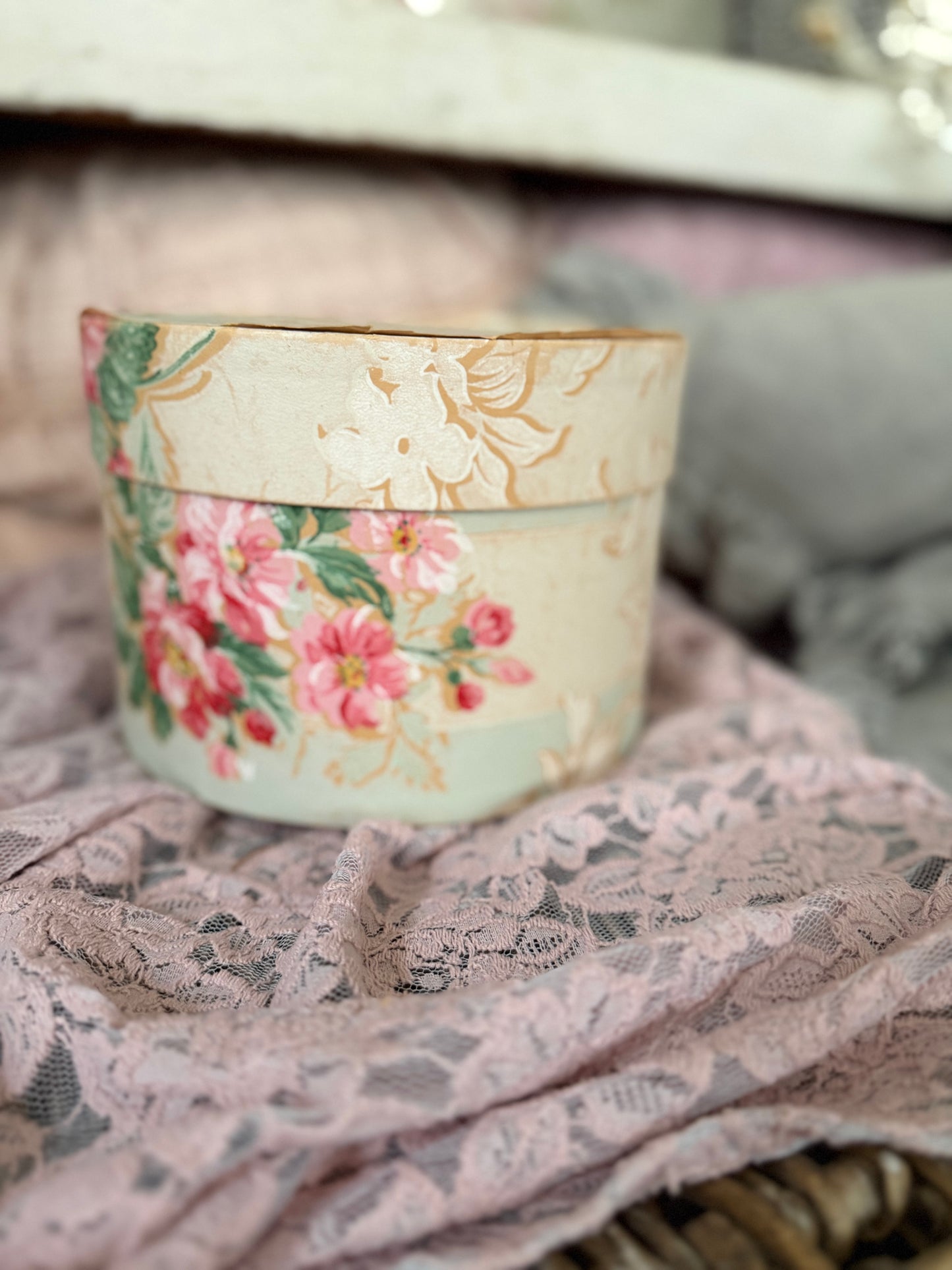Antique Petite Wallpaper Hatbox