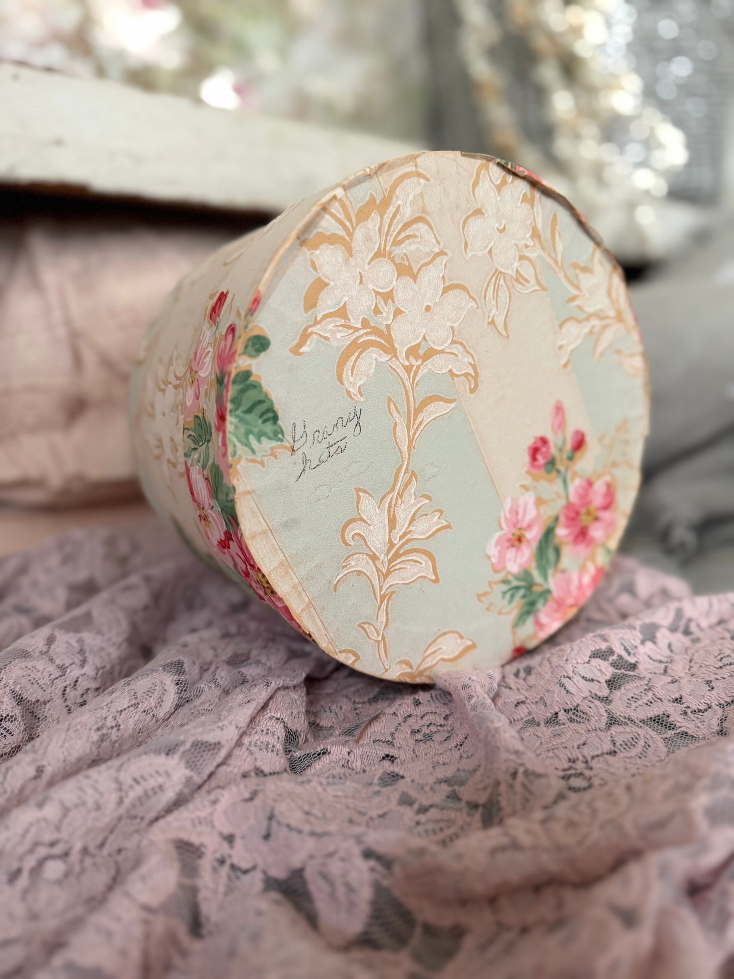 Antique Petite Wallpaper Hatbox