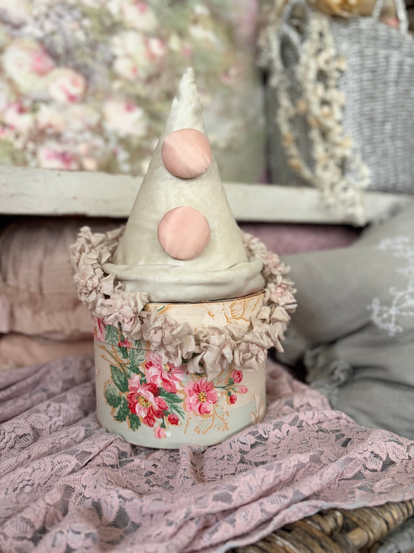 Antique Petite Wallpaper Hatbox