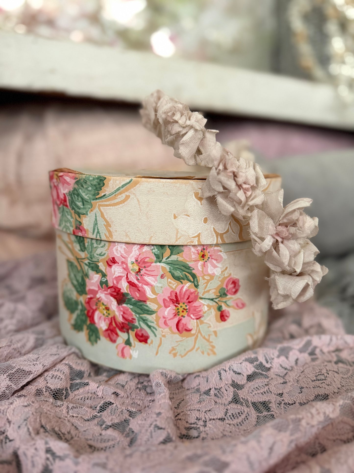 Antique Petite Wallpaper Hatbox