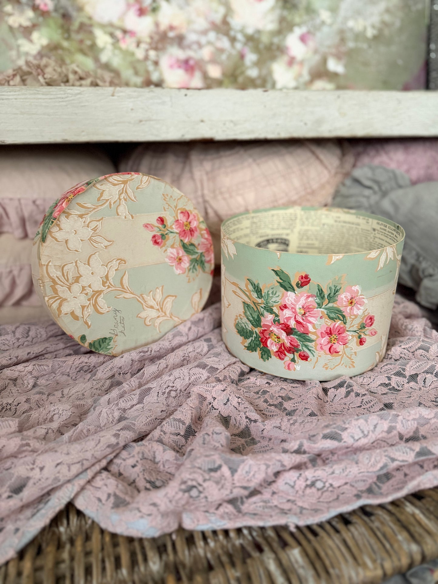 Antique Petite Wallpaper Hatbox