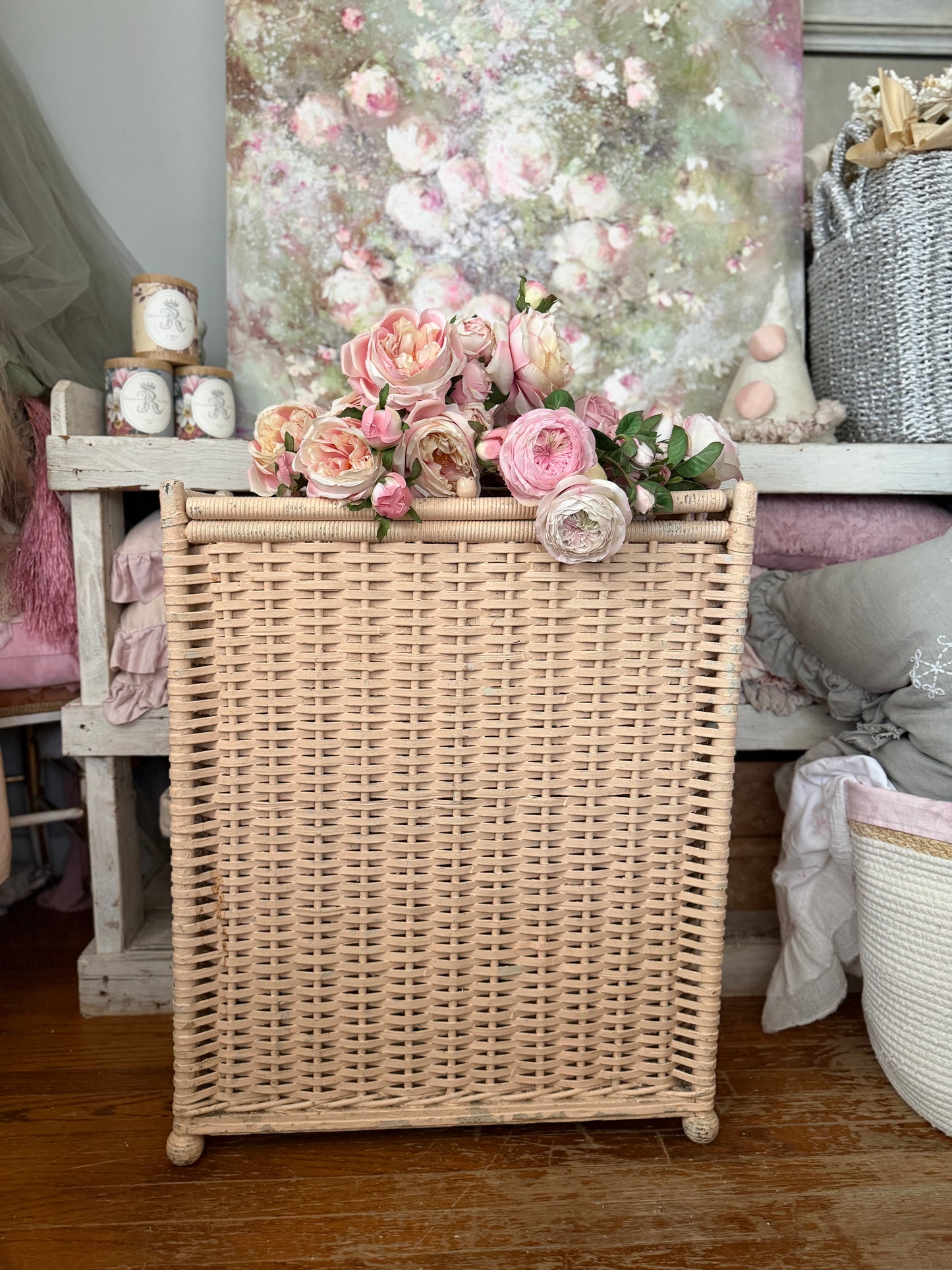 Vintage Peach Shabby Chic Woven Wicker Hamper