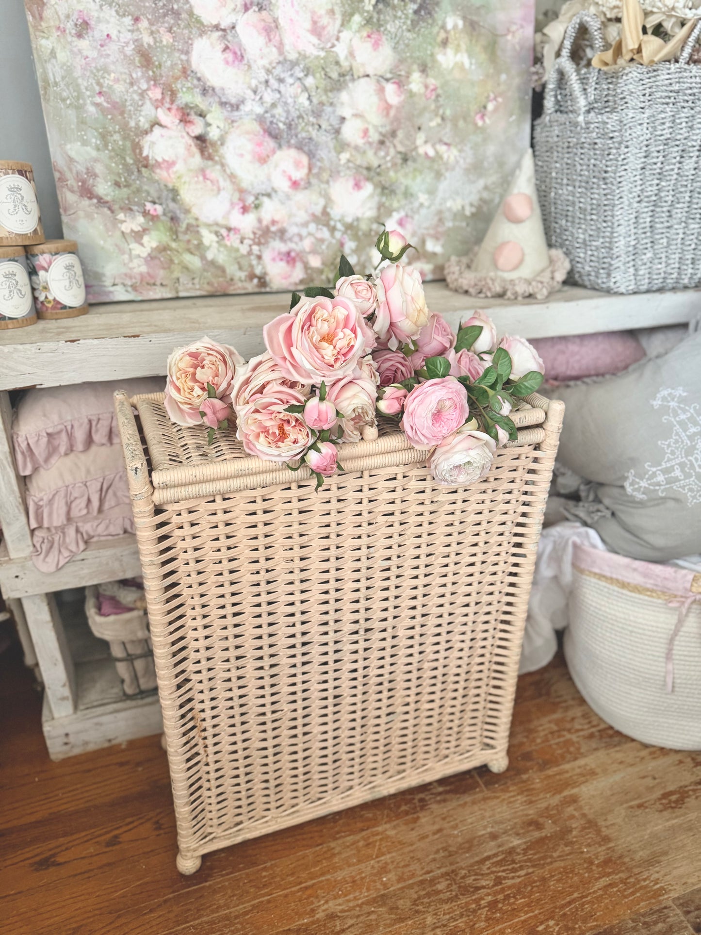 Vintage Peach Shabby Chic Woven Wicker Hamper