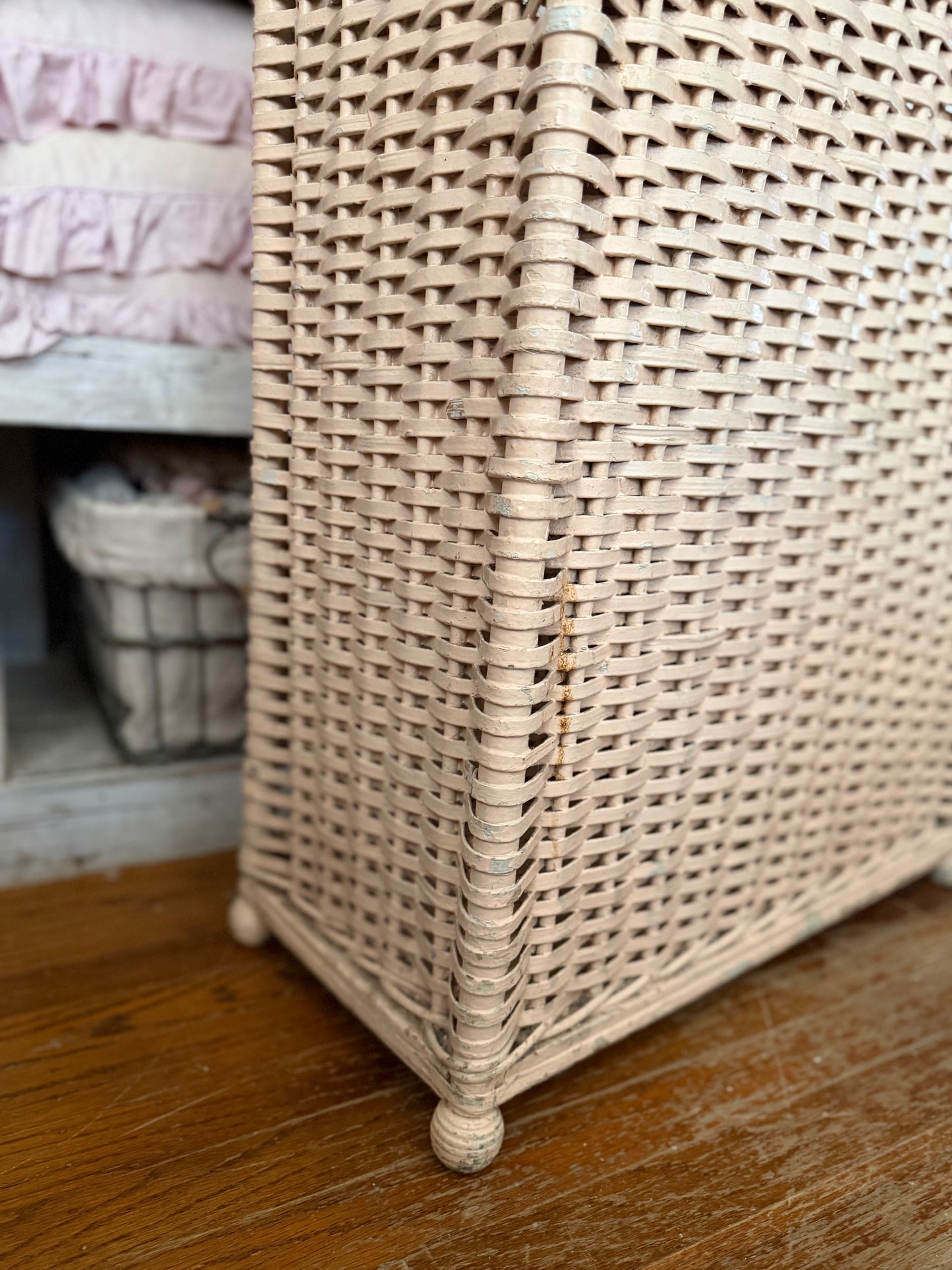 Vintage Peach Shabby Chic Woven Wicker Hamper