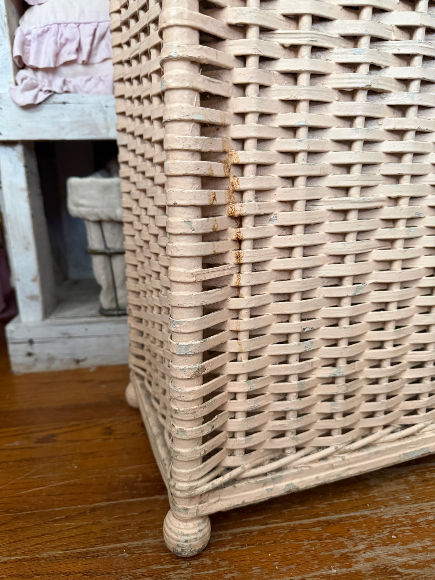Vintage Peach Shabby Chic Woven Wicker Hamper