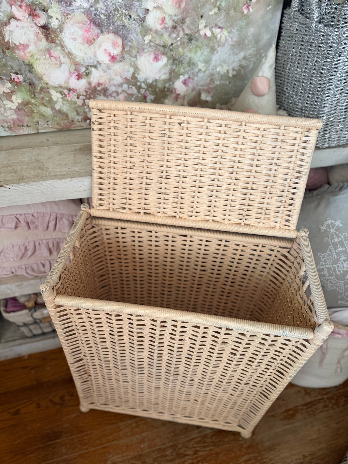Vintage Peach Shabby Chic Woven Wicker Hamper