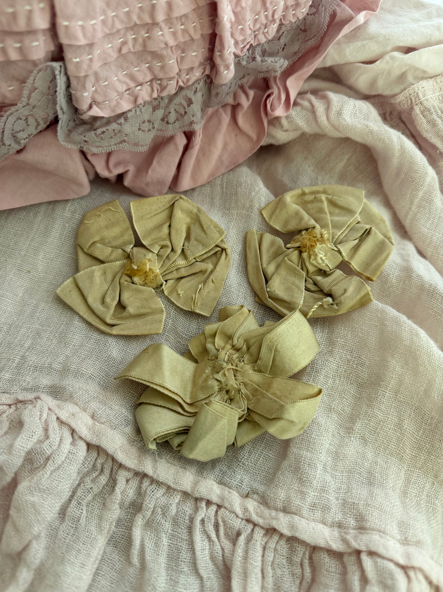 Collection Antique Ivory Ribbonwork Bows