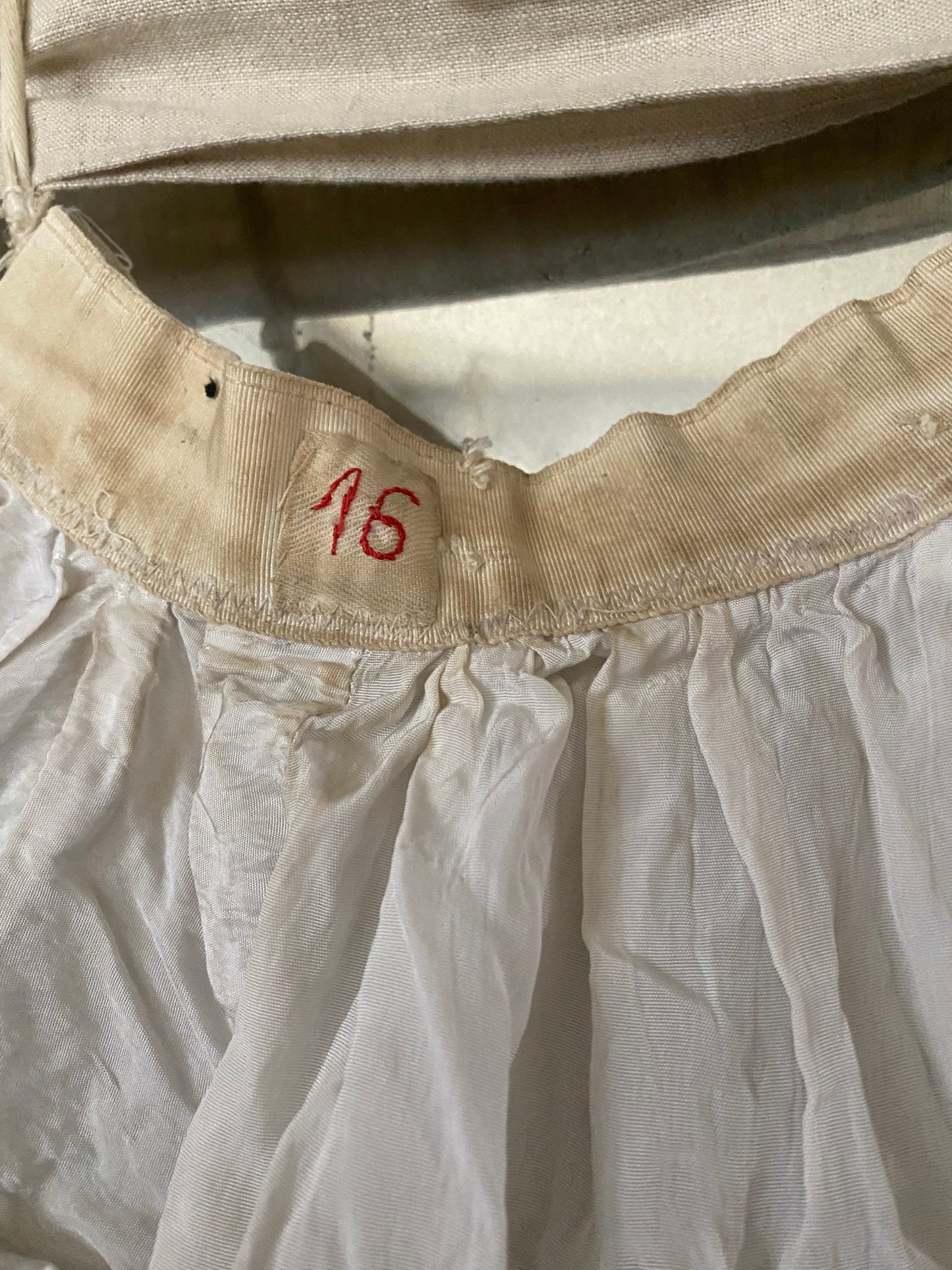 RARE Antique French Ruffled Lace Theater Ballet Skirt N0.16