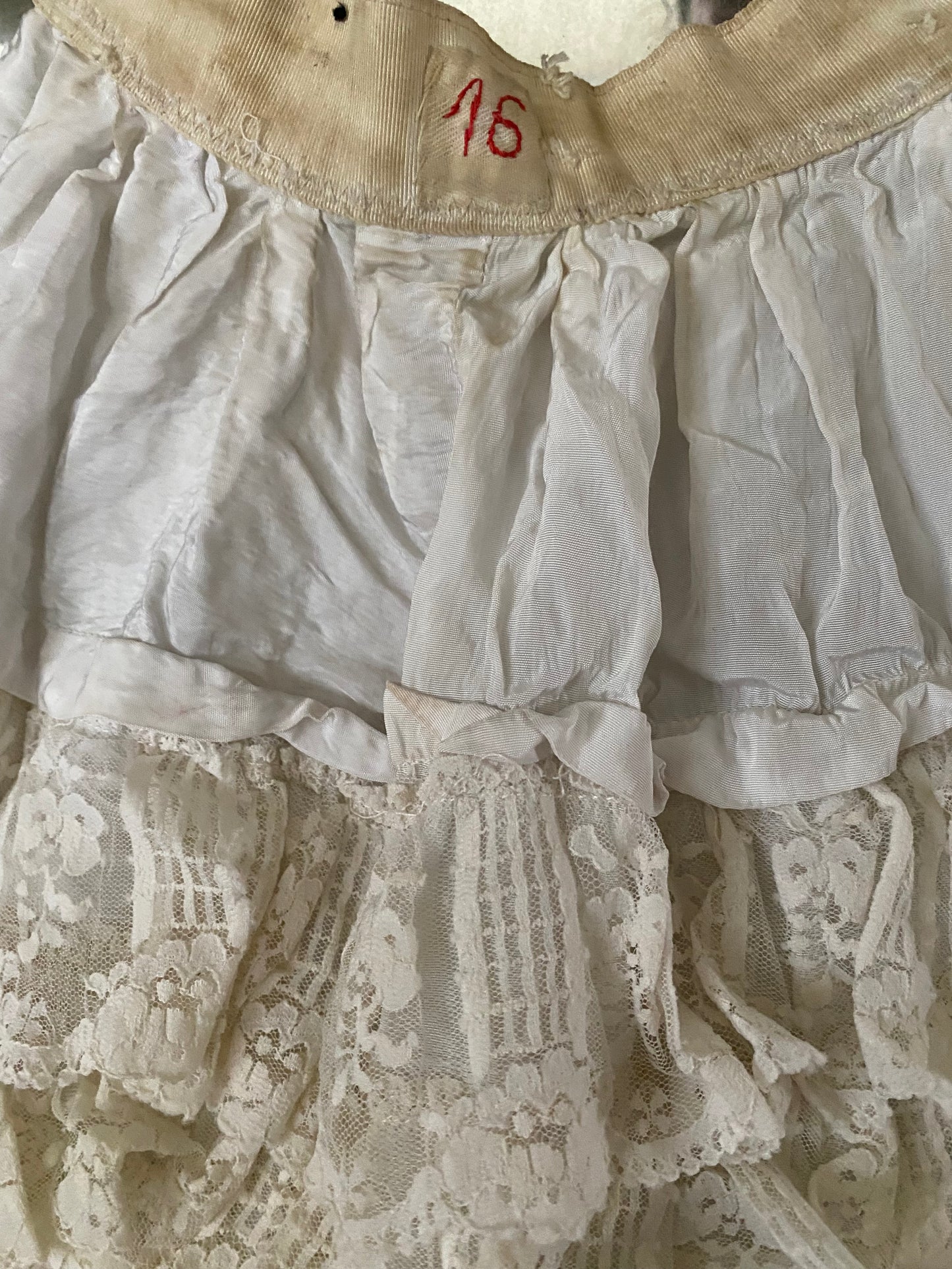 RARE Antique French Ruffled Lace Theater Ballet Skirt N0.16