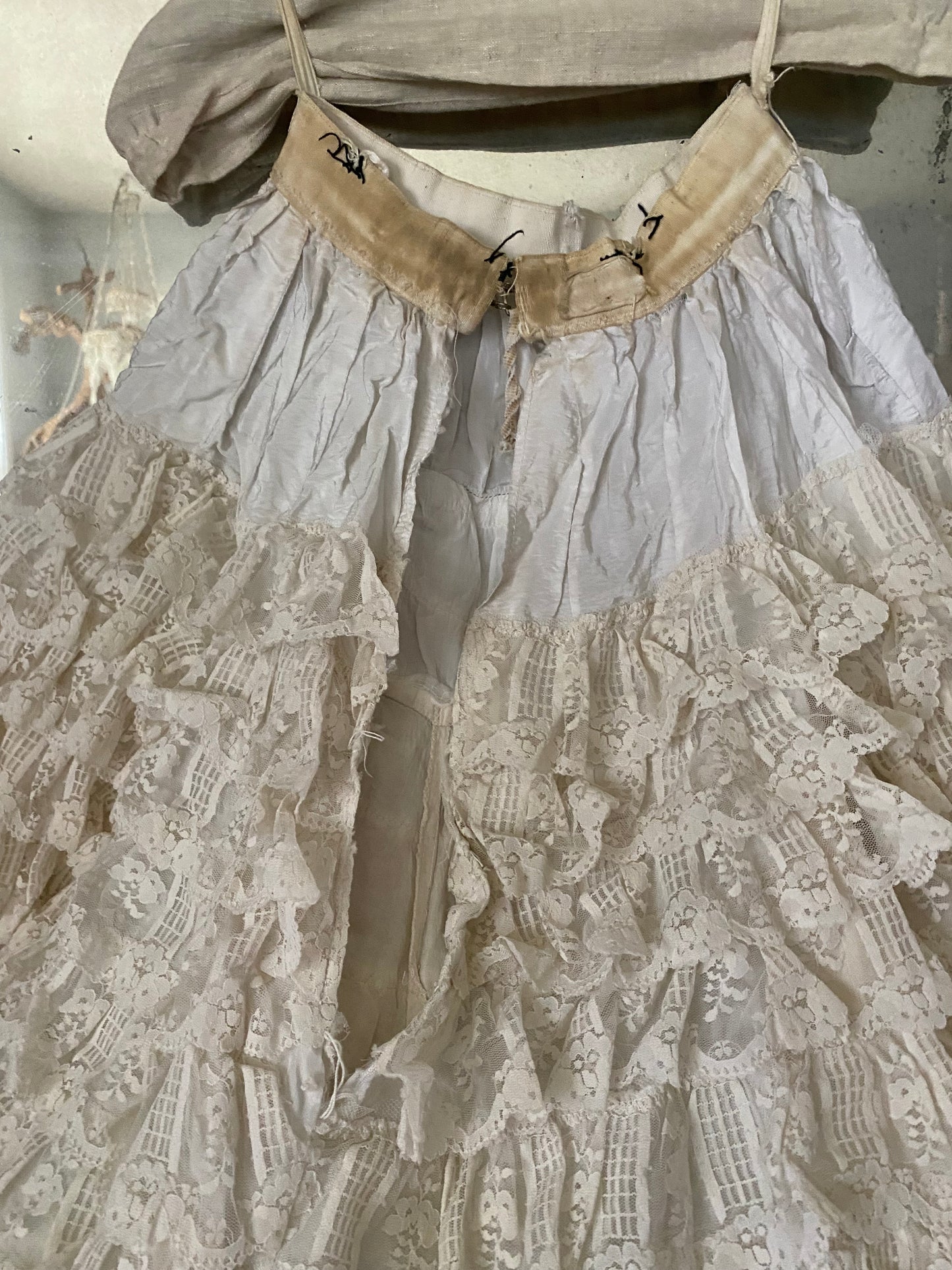 RARE Antique French Ruffled Lace Theater Ballet Skirt N0.16