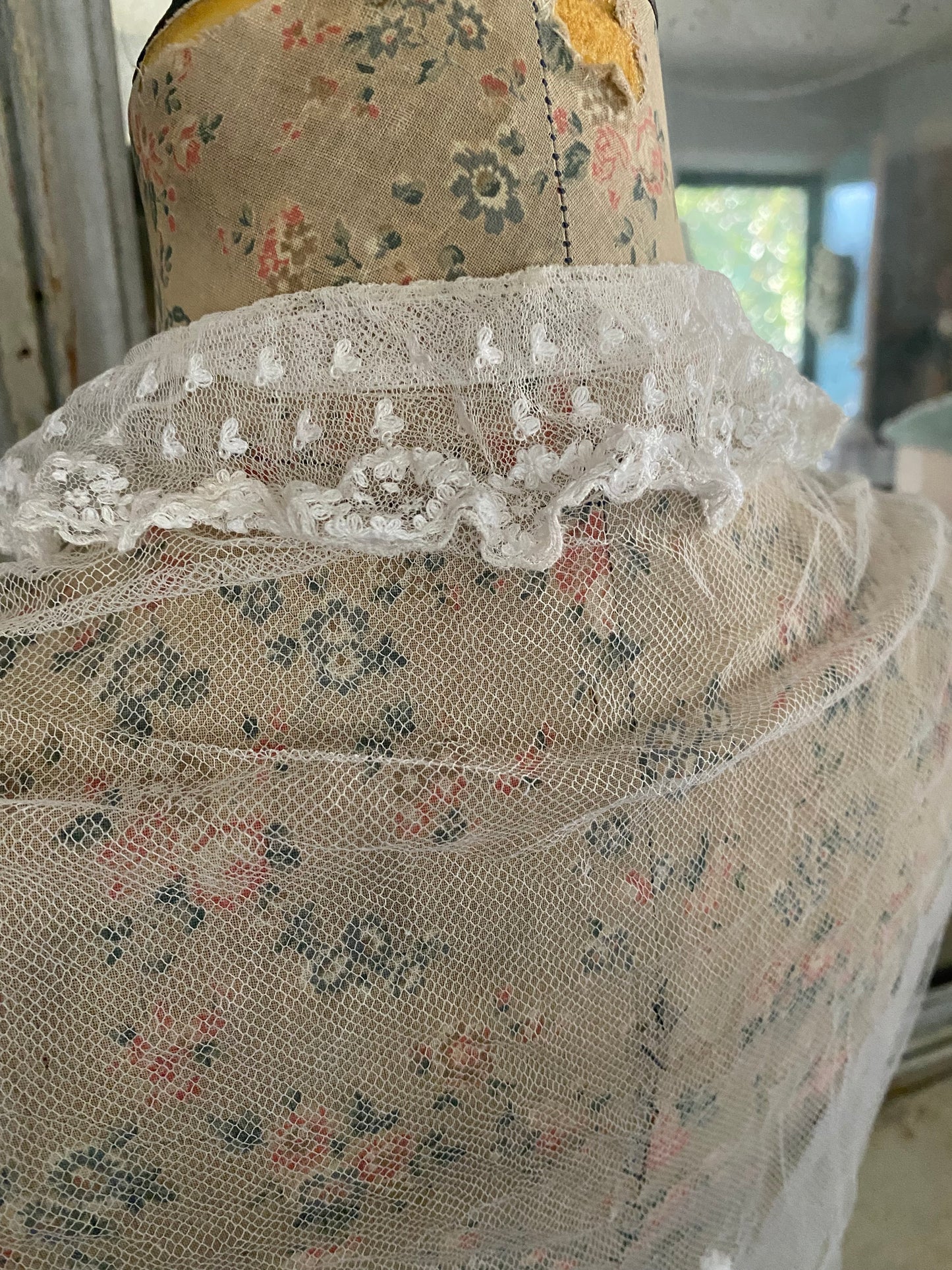 Antique Ruffled Lace Dickey
