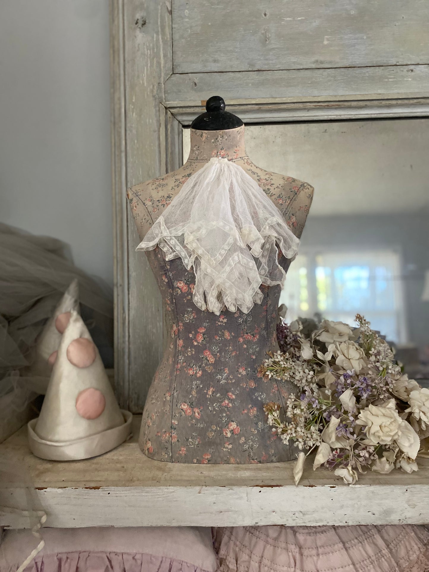 Antique Ruffled Lace Ascot