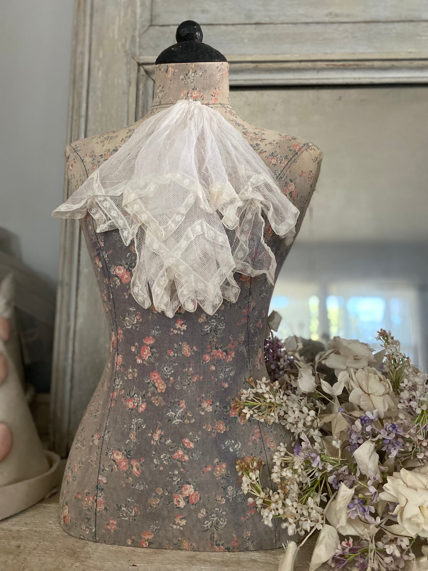 Antique Ruffled Lace Ascot