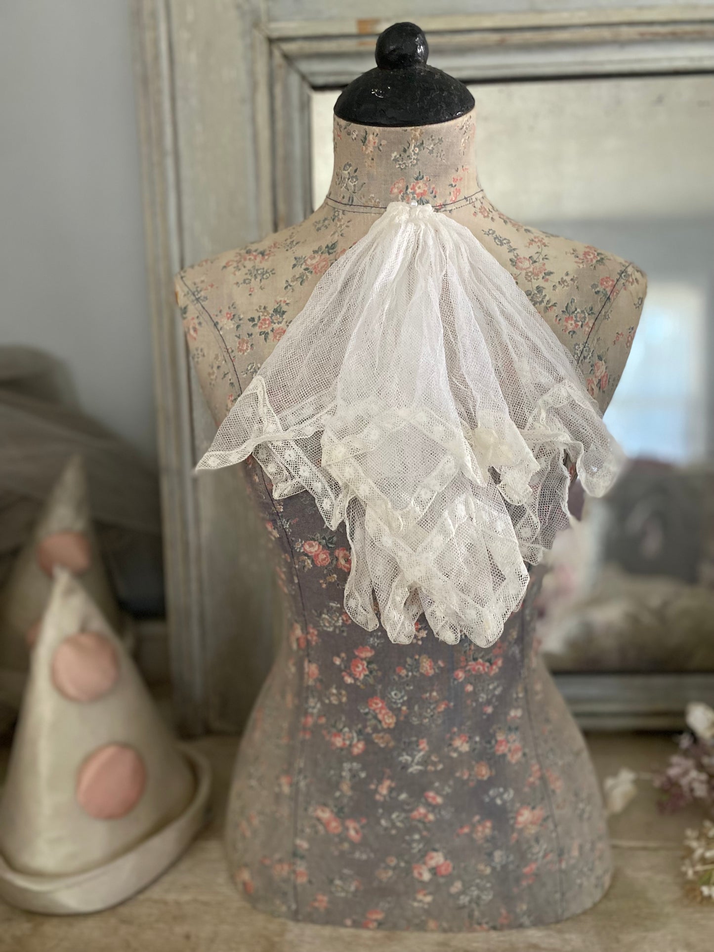 Antique Ruffled Lace Ascot