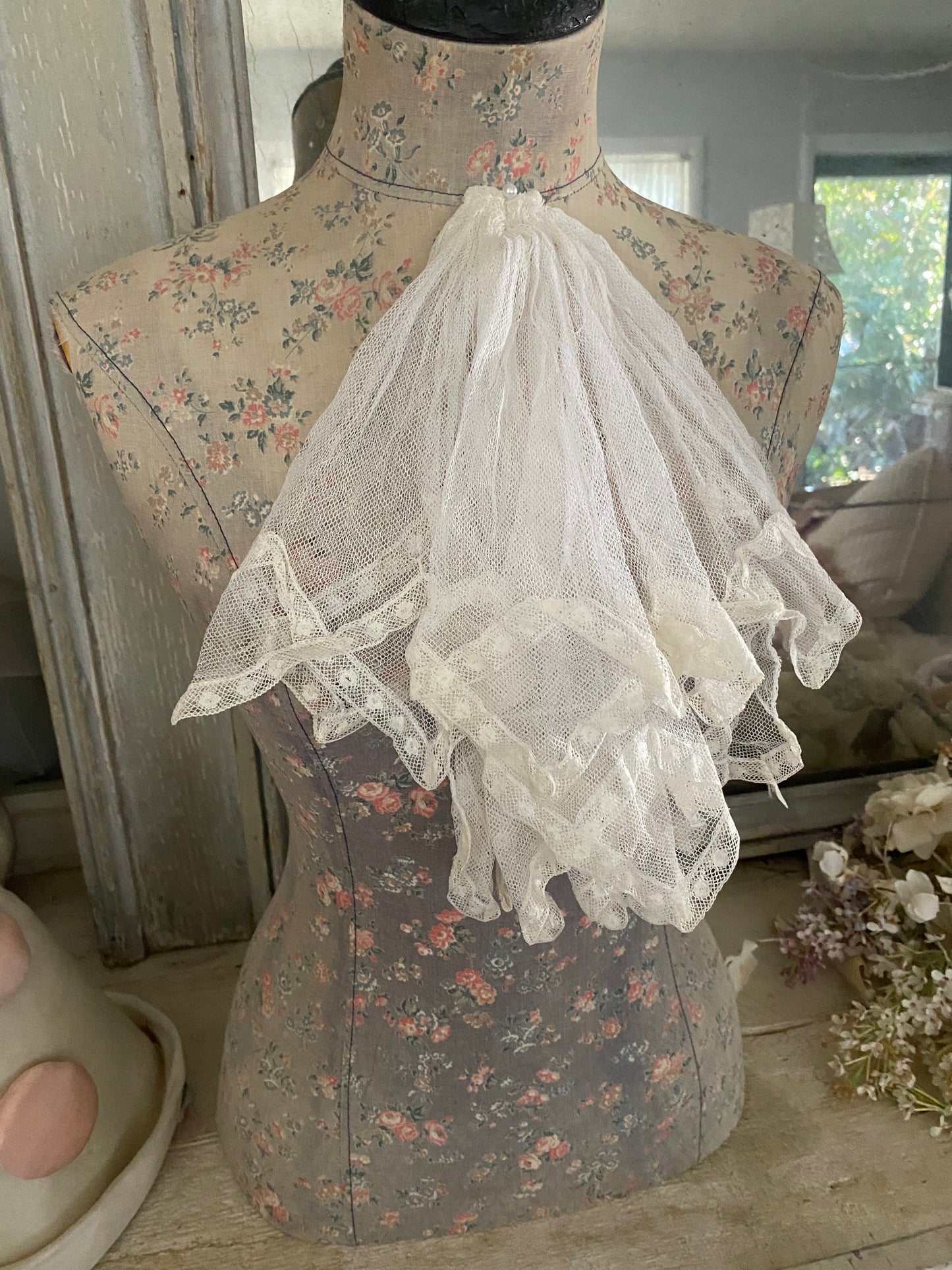 Antique Ruffled Lace Ascot