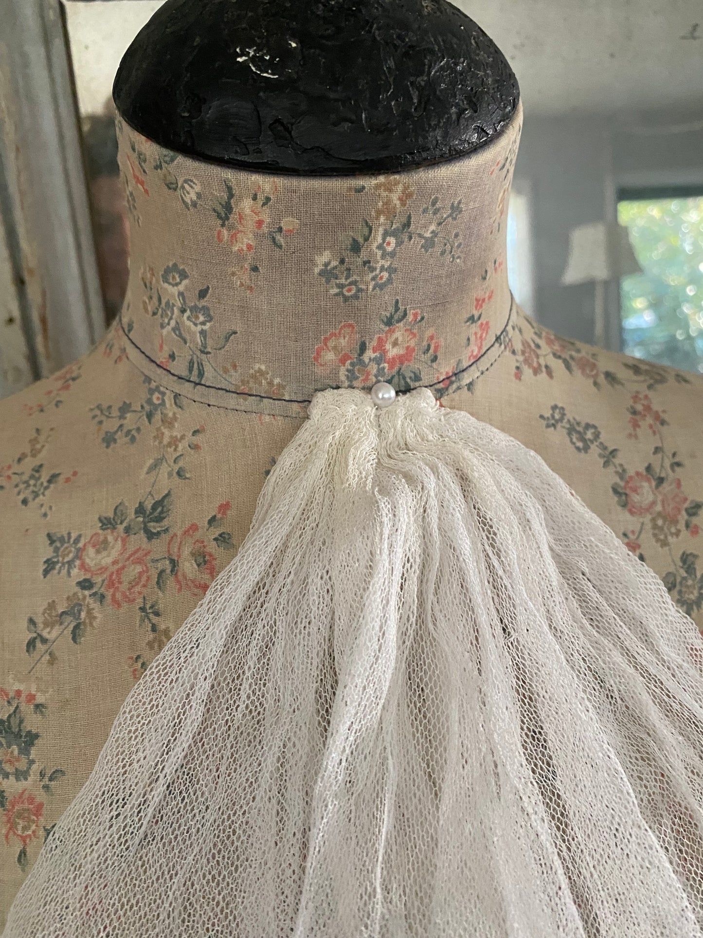 Antique Ruffled Lace Ascot