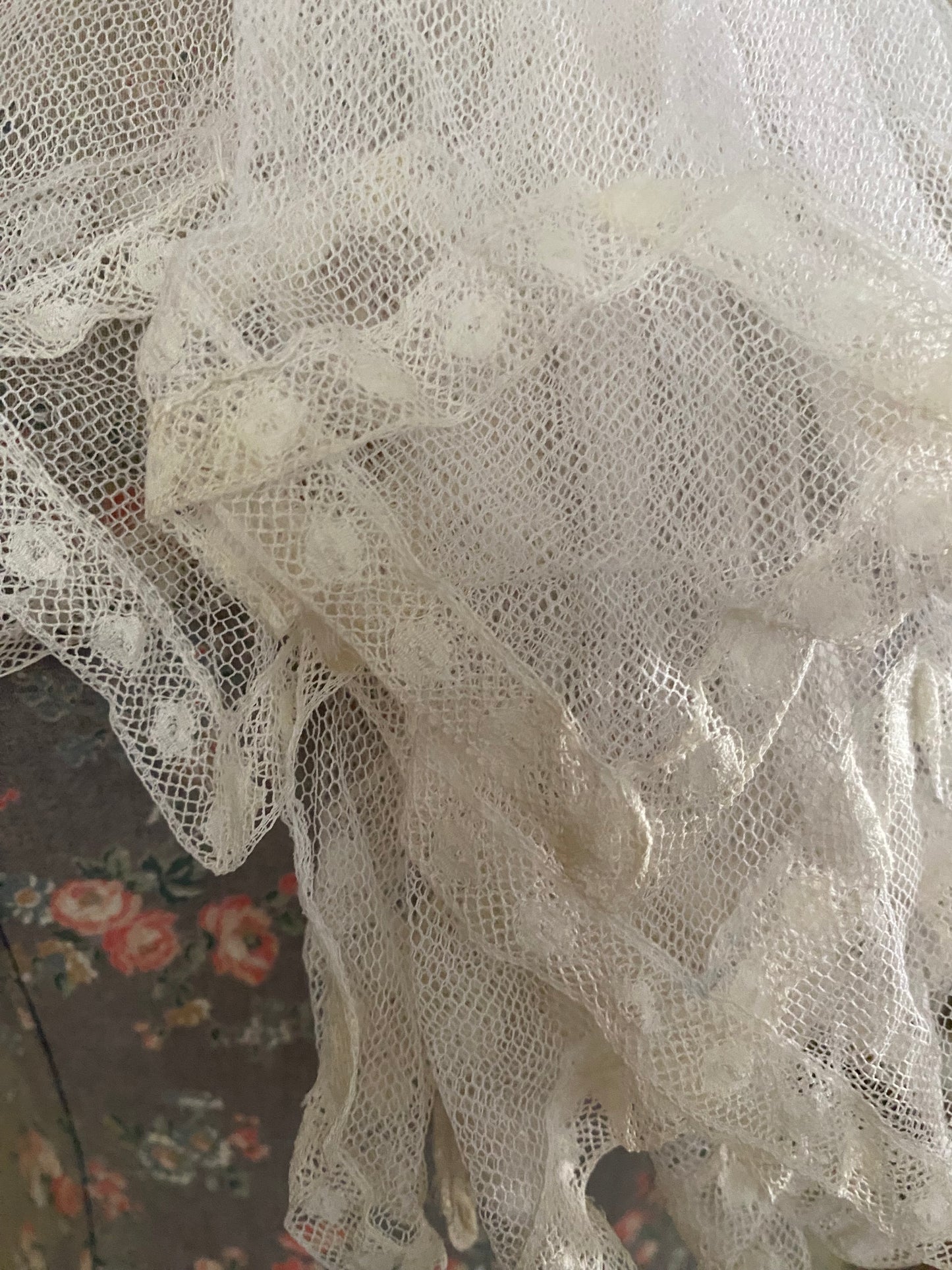 Antique Ruffled Lace Ascot