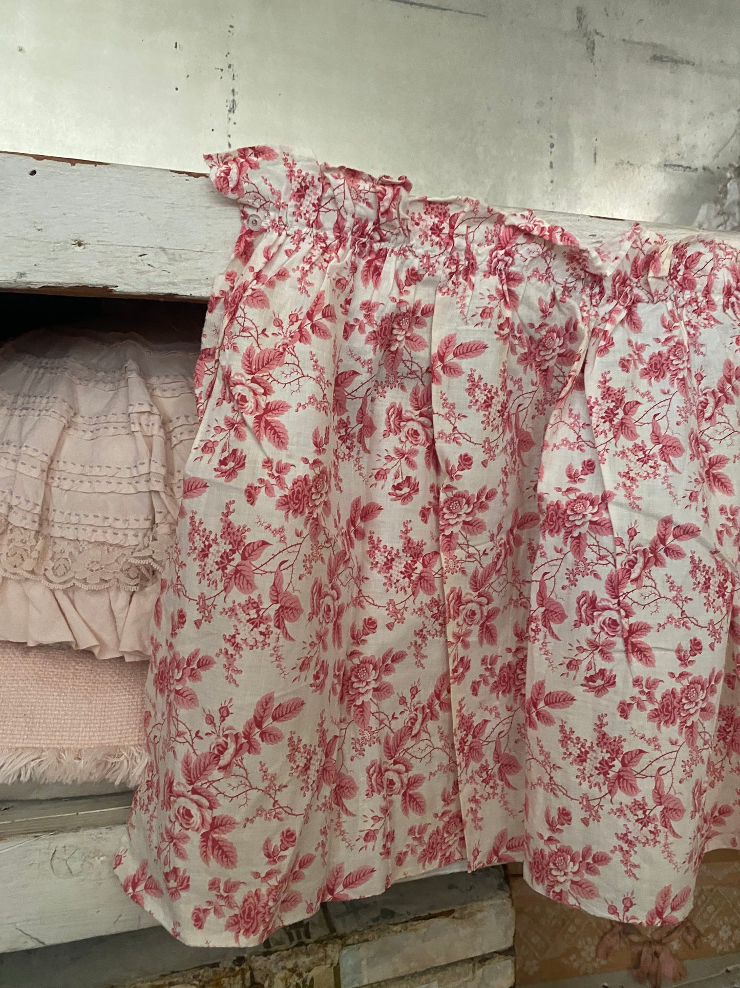 Antique French Fabric Valence Petite Curtain Red White Rose