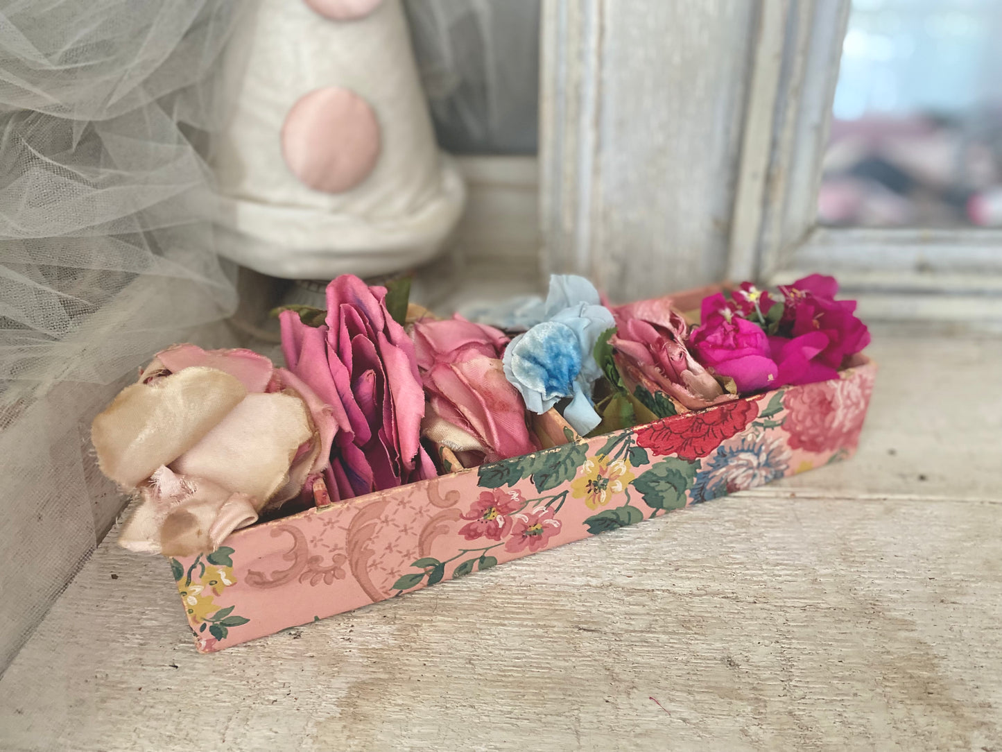 Vintage Divided Pink Wallpaper Box