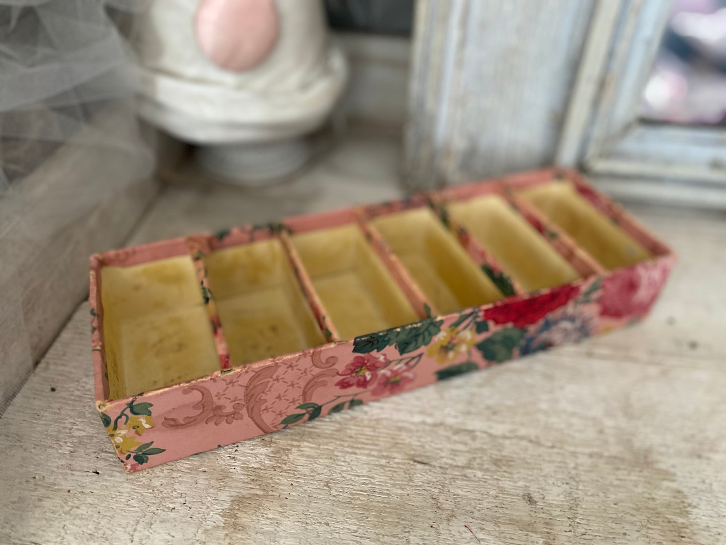 Vintage Divided Pink Wallpaper Box