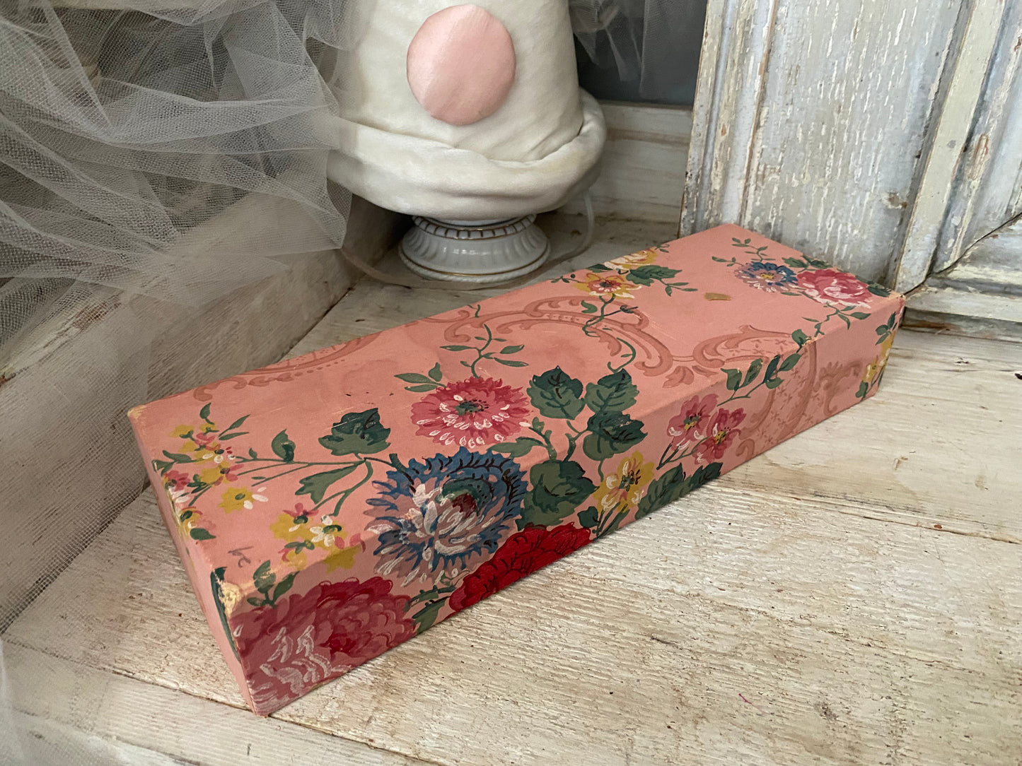 Vintage Divided Pink Wallpaper Box