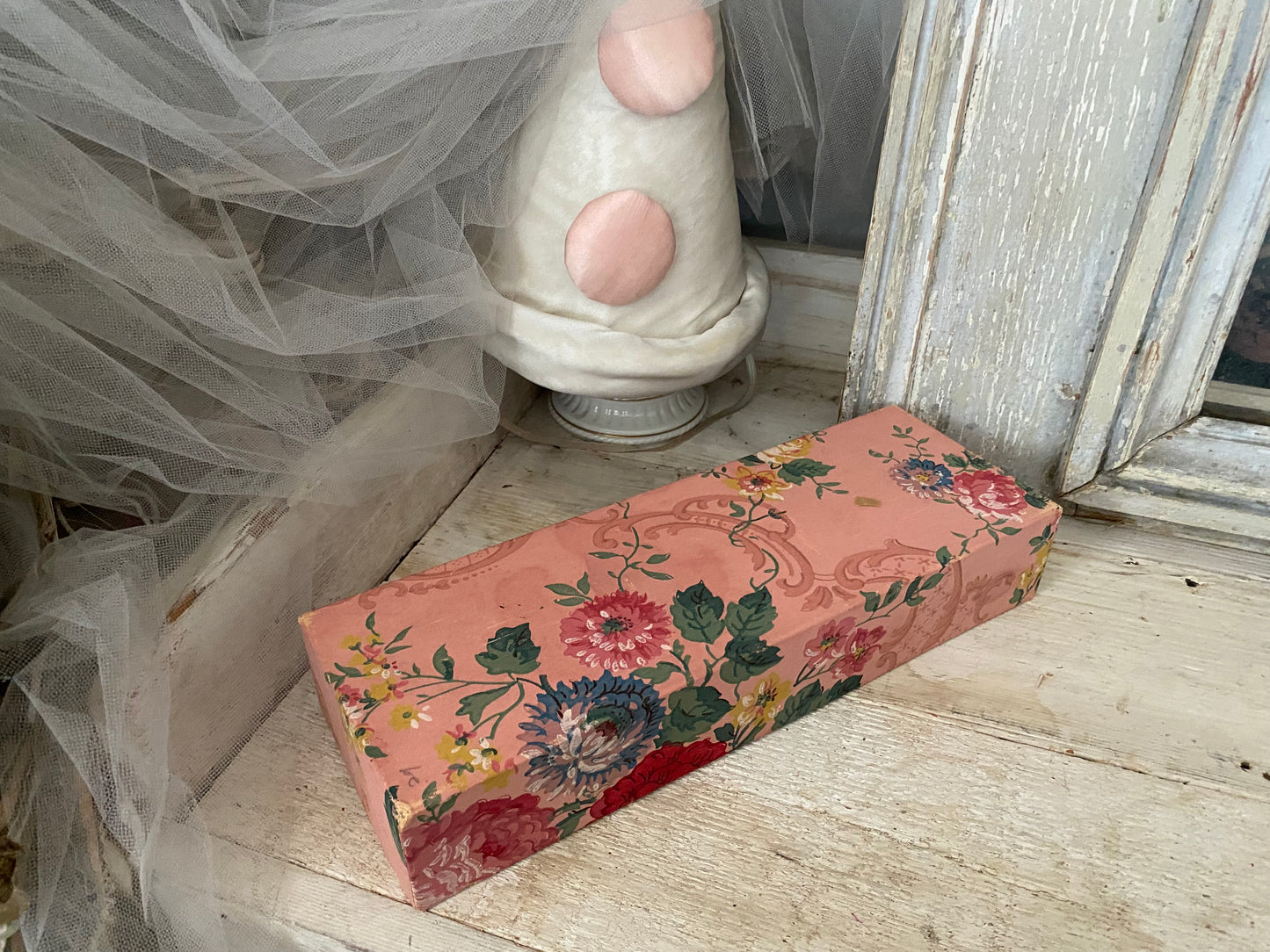 Vintage Divided Pink Wallpaper Box