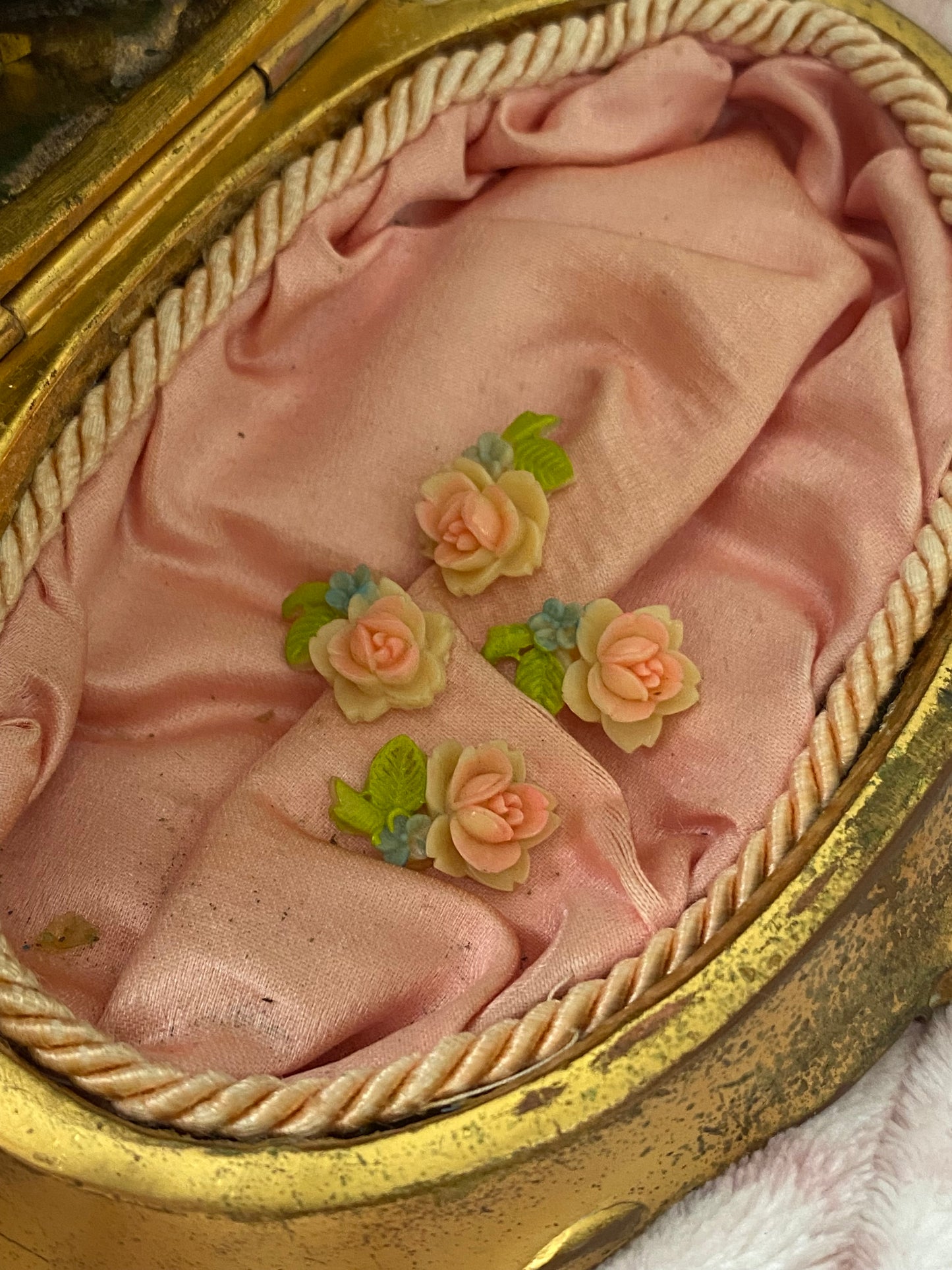 Collection Vintage Carved Jewelry Roses