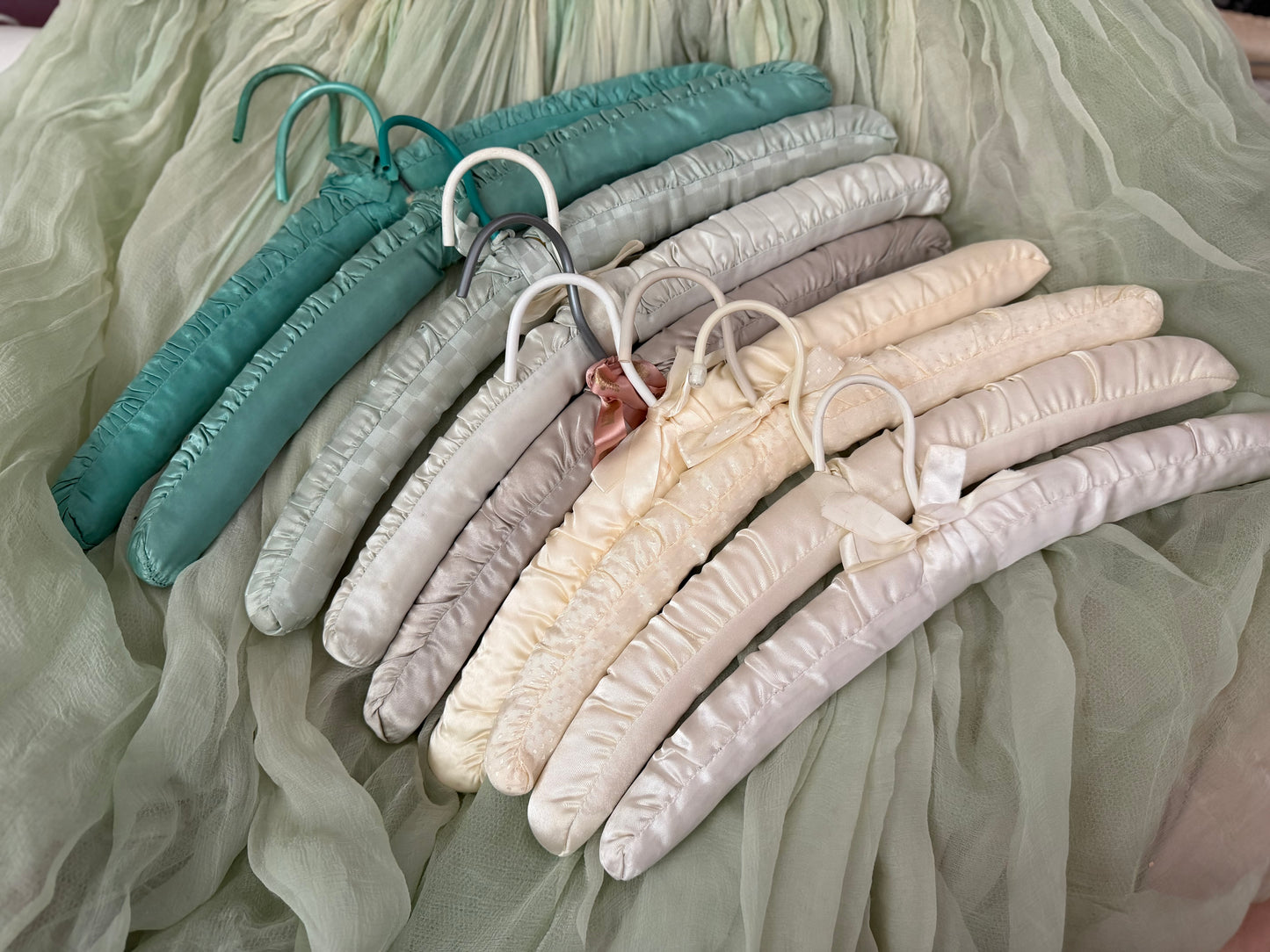 Collection Vintage Hangers