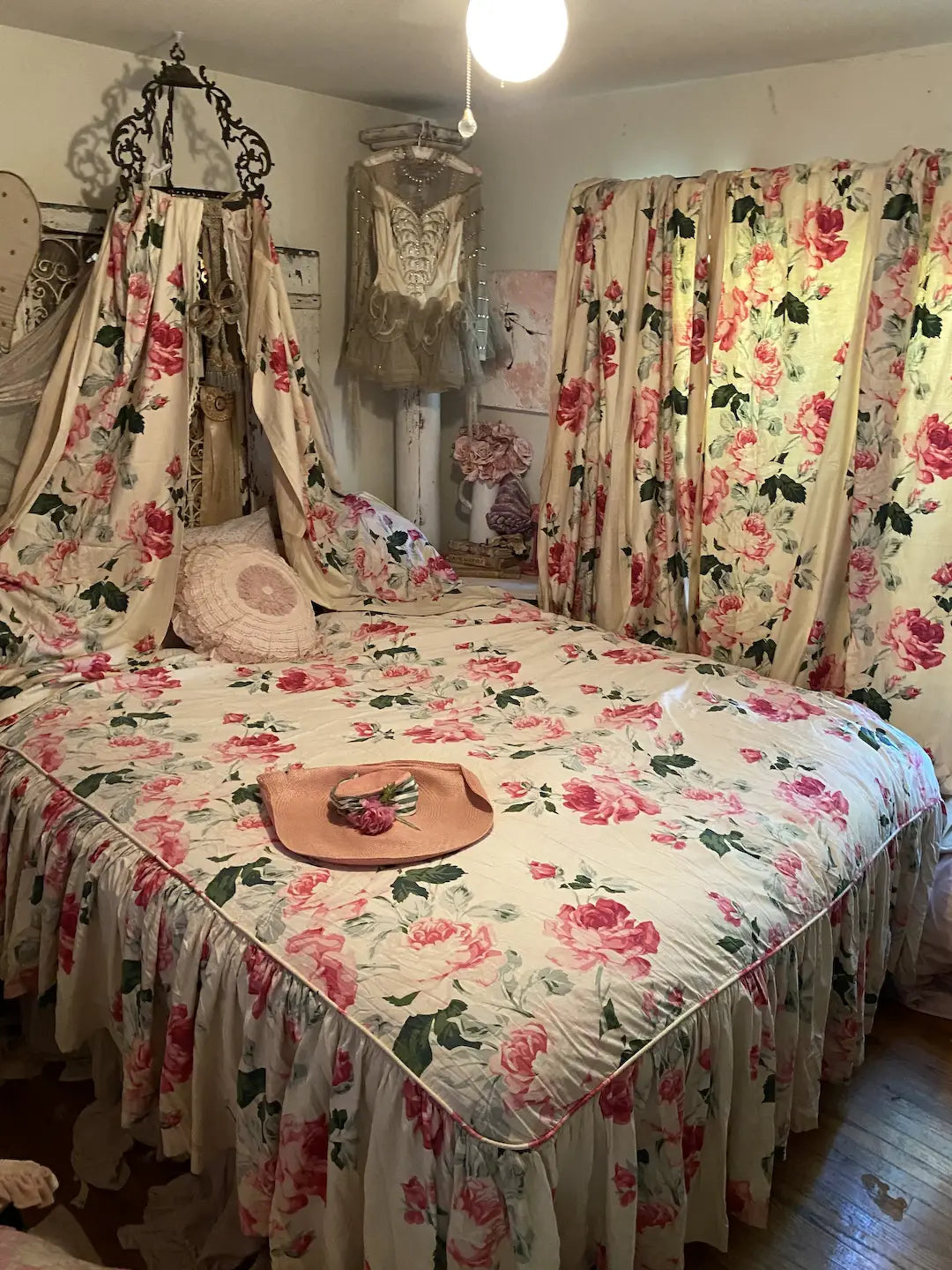Vintage Bedroom Set Pink Roses Ruffled Coverlet Curtains Bed Canopy Drapes