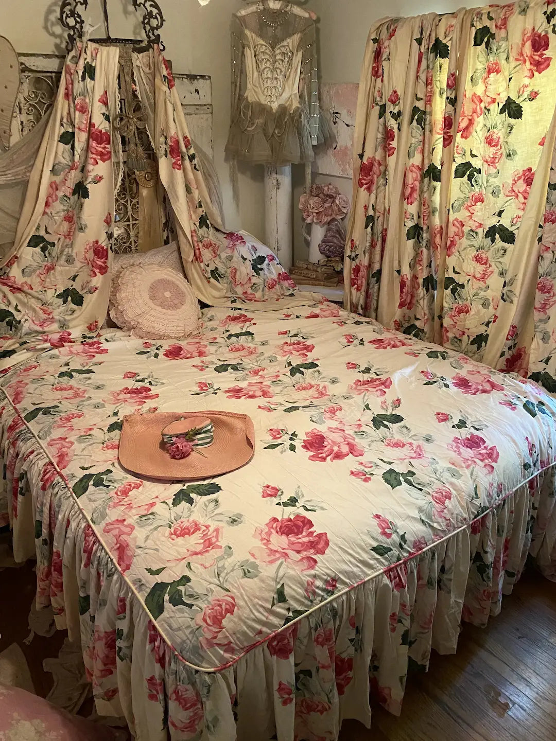 Vintage Bedroom Set Pink Roses Ruffled Coverlet Curtains Bed Canopy Drapes