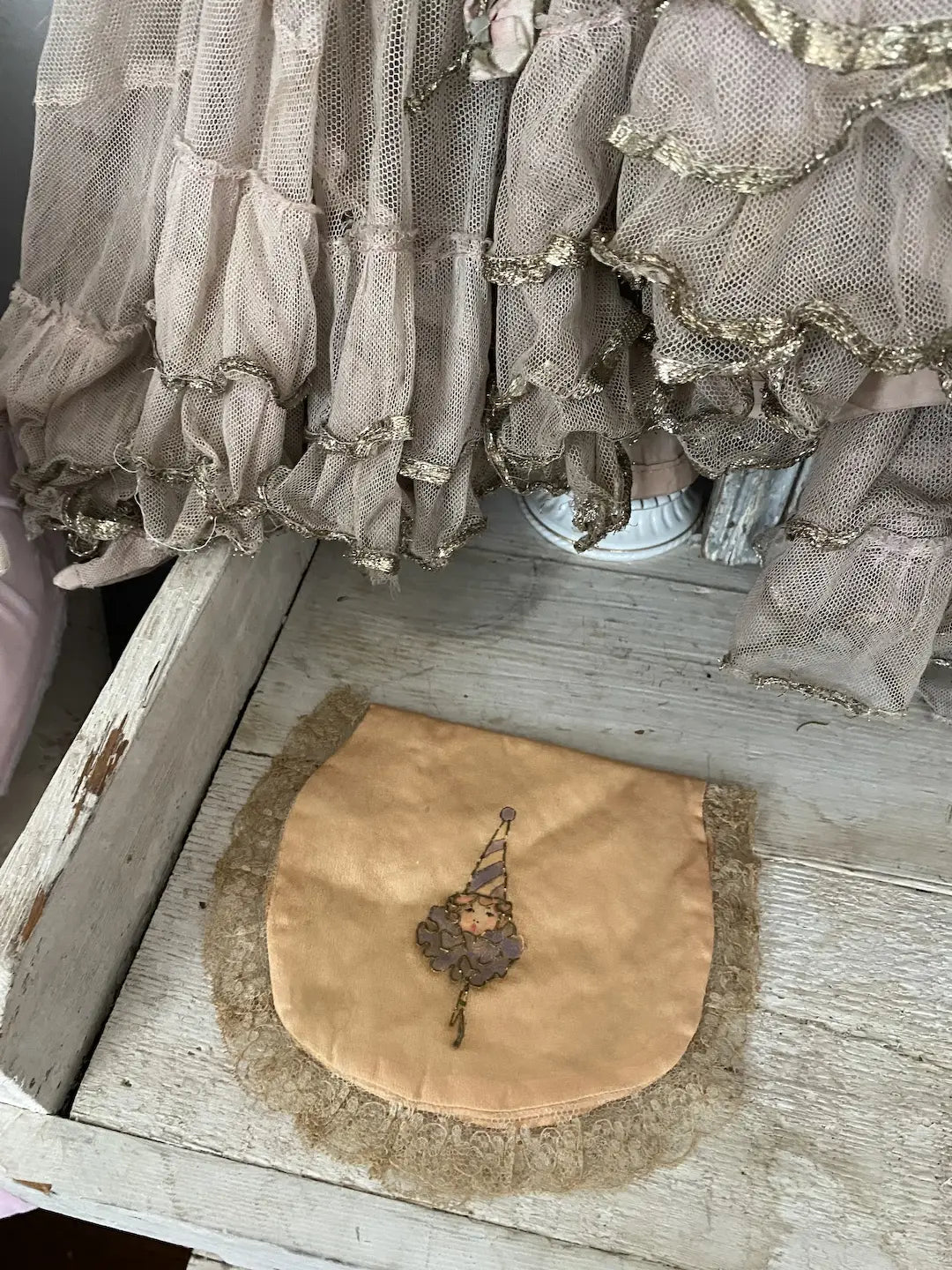 Vintage Holder Peach Lace Pierrot Face