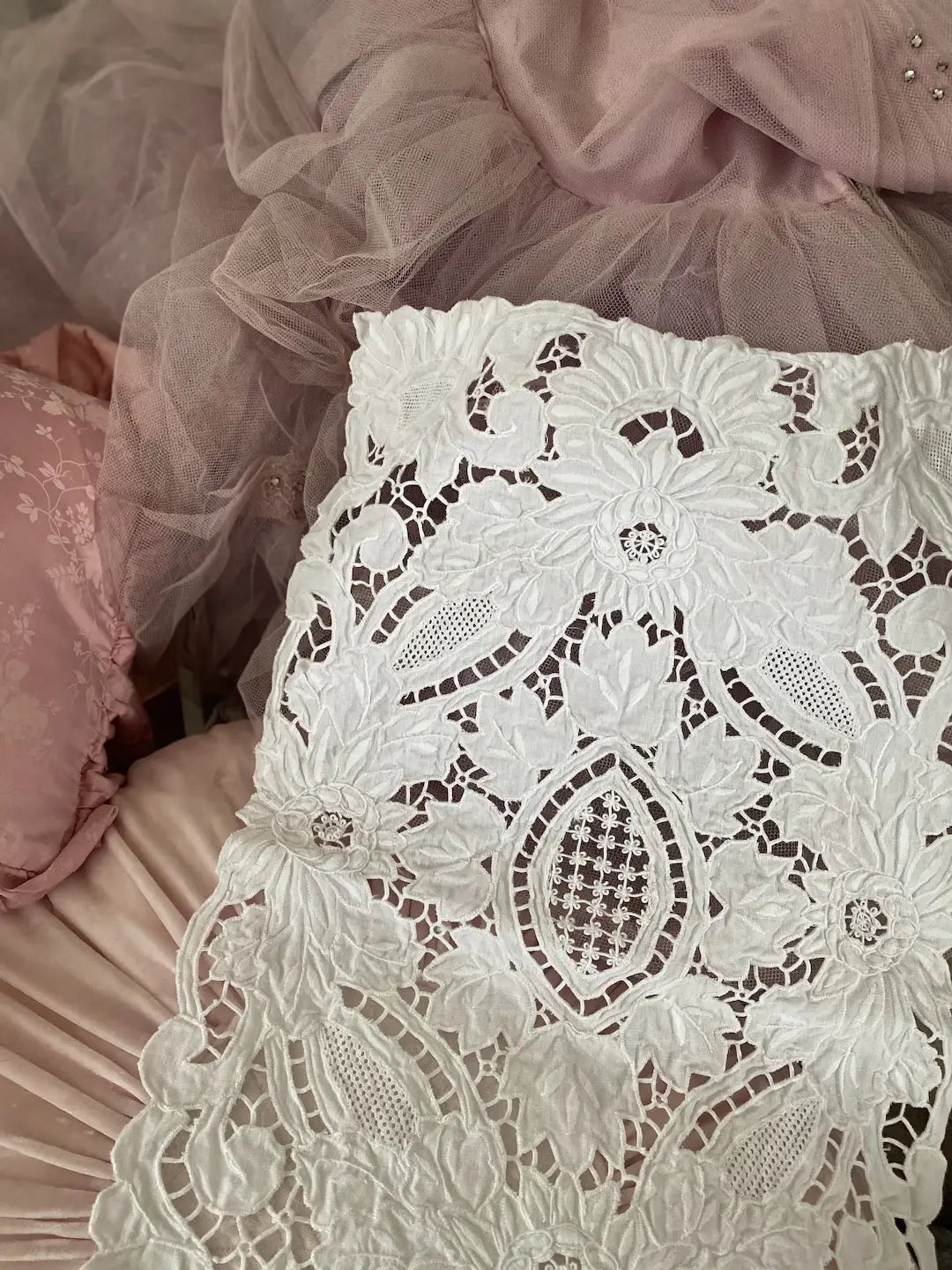 Set 4 Antique Floral Lace Embroidered White Linen Placemats