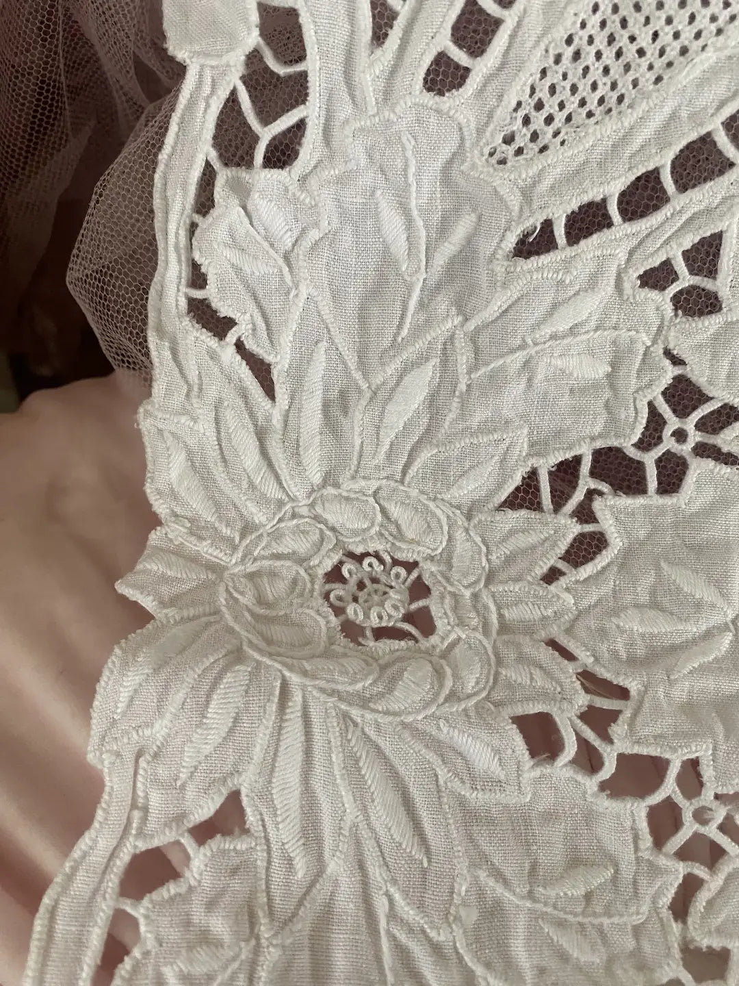 Set 4 Antique Floral Lace Embroidered White Linen Placemats