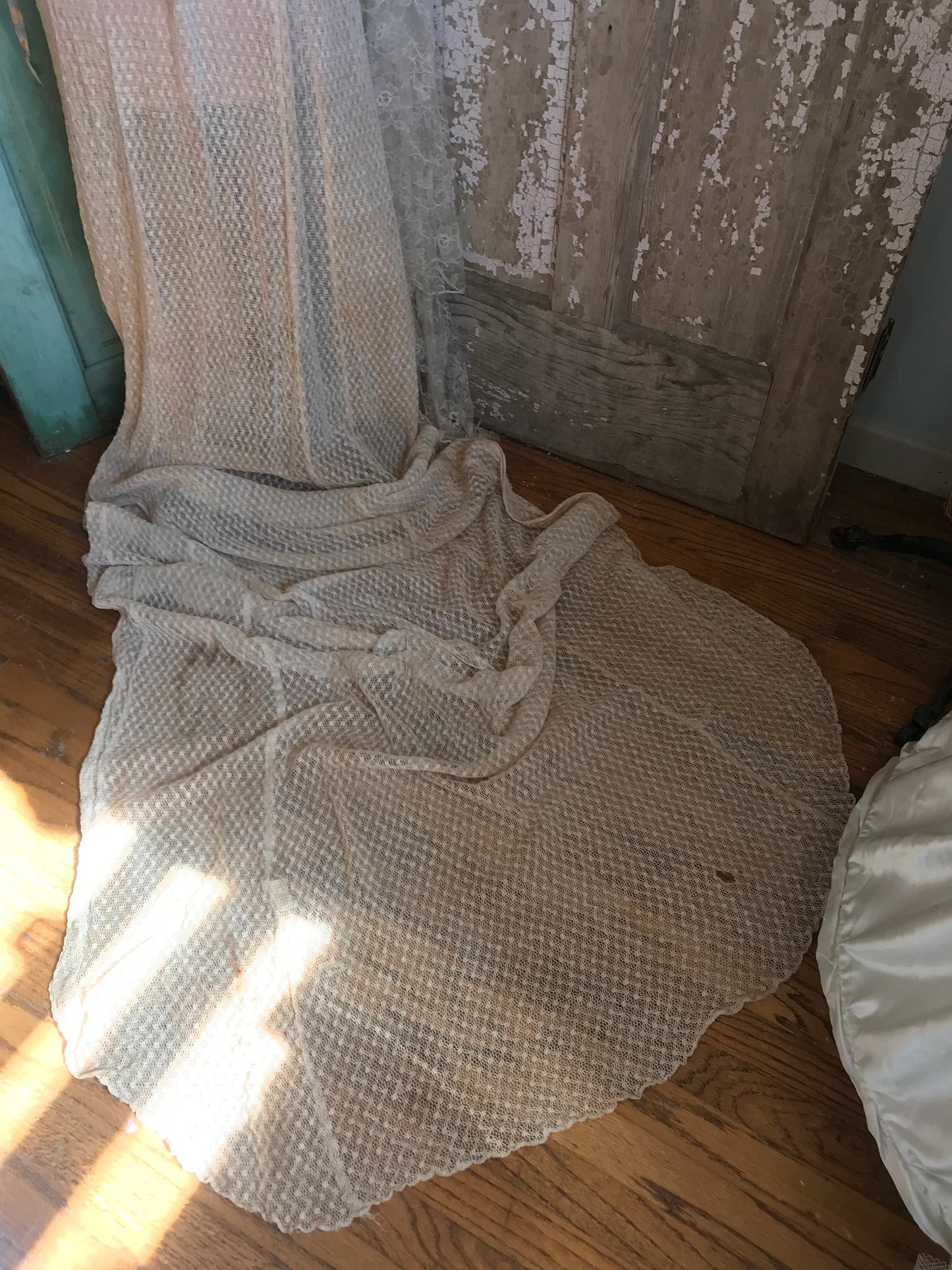 Antique Lace Wedding Dress Long Train