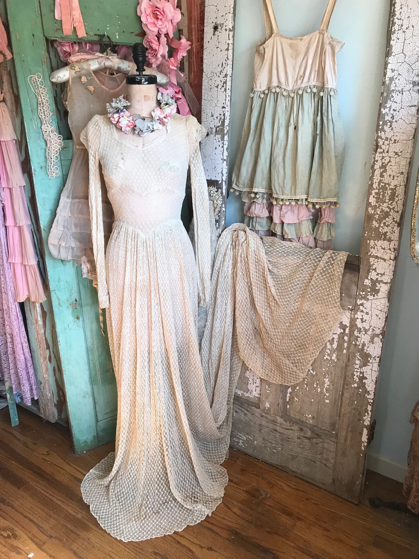 Antique Lace Wedding Dress Long Train