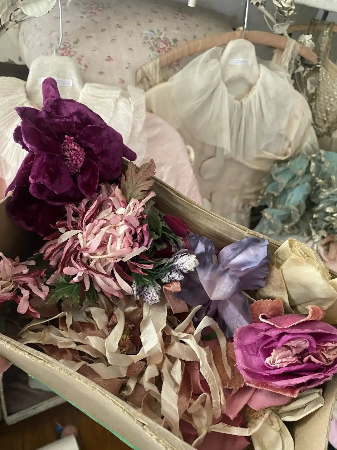 Antique Box French Millinery Flowers Au Bon Marche