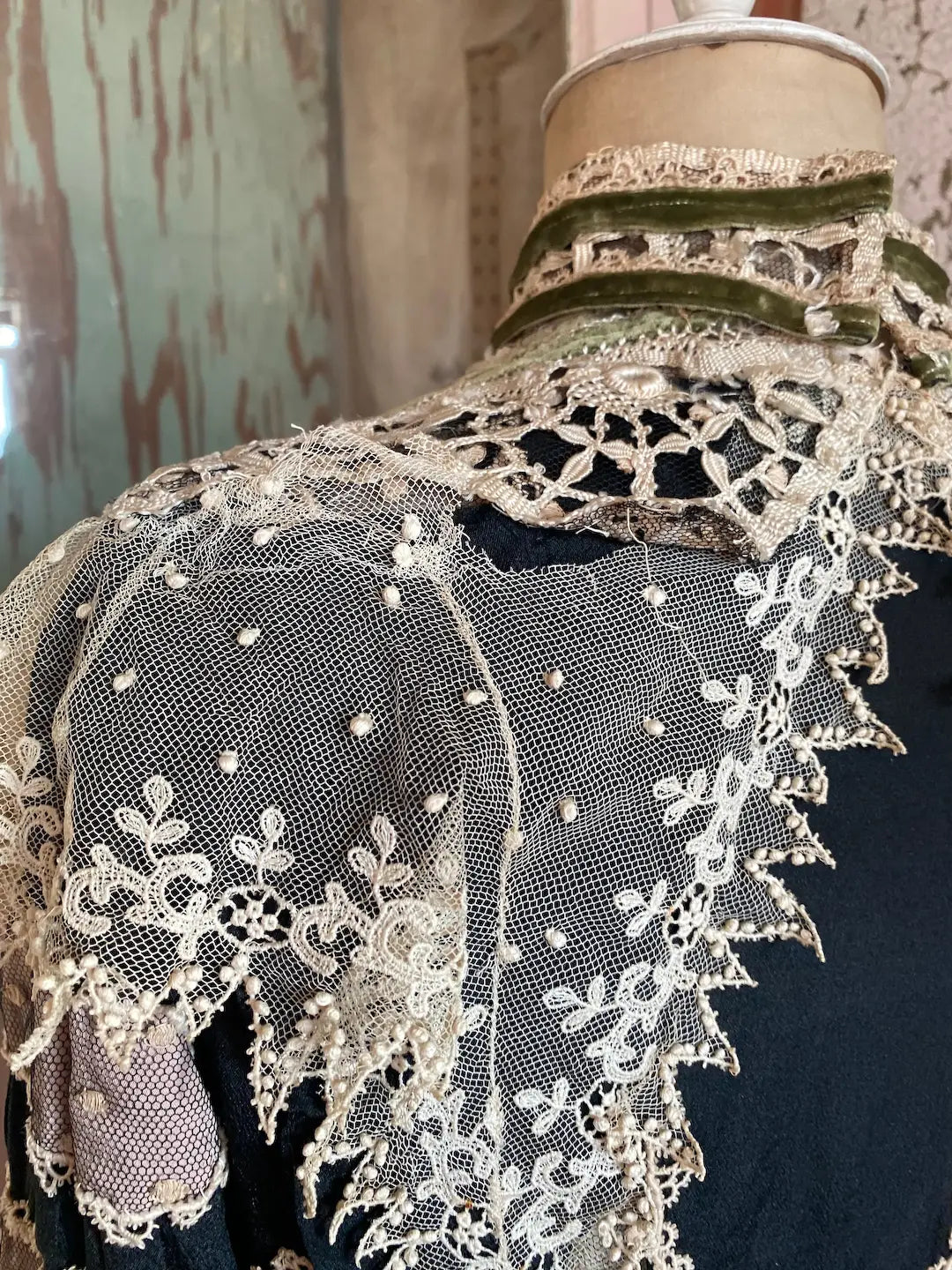 Antique Bodice Cascading Lace Velvet