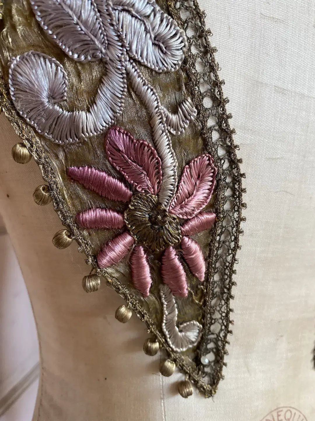 Antique Museum Piece 1920s Collar Gold Lame Lace Silk Embroidered Pink